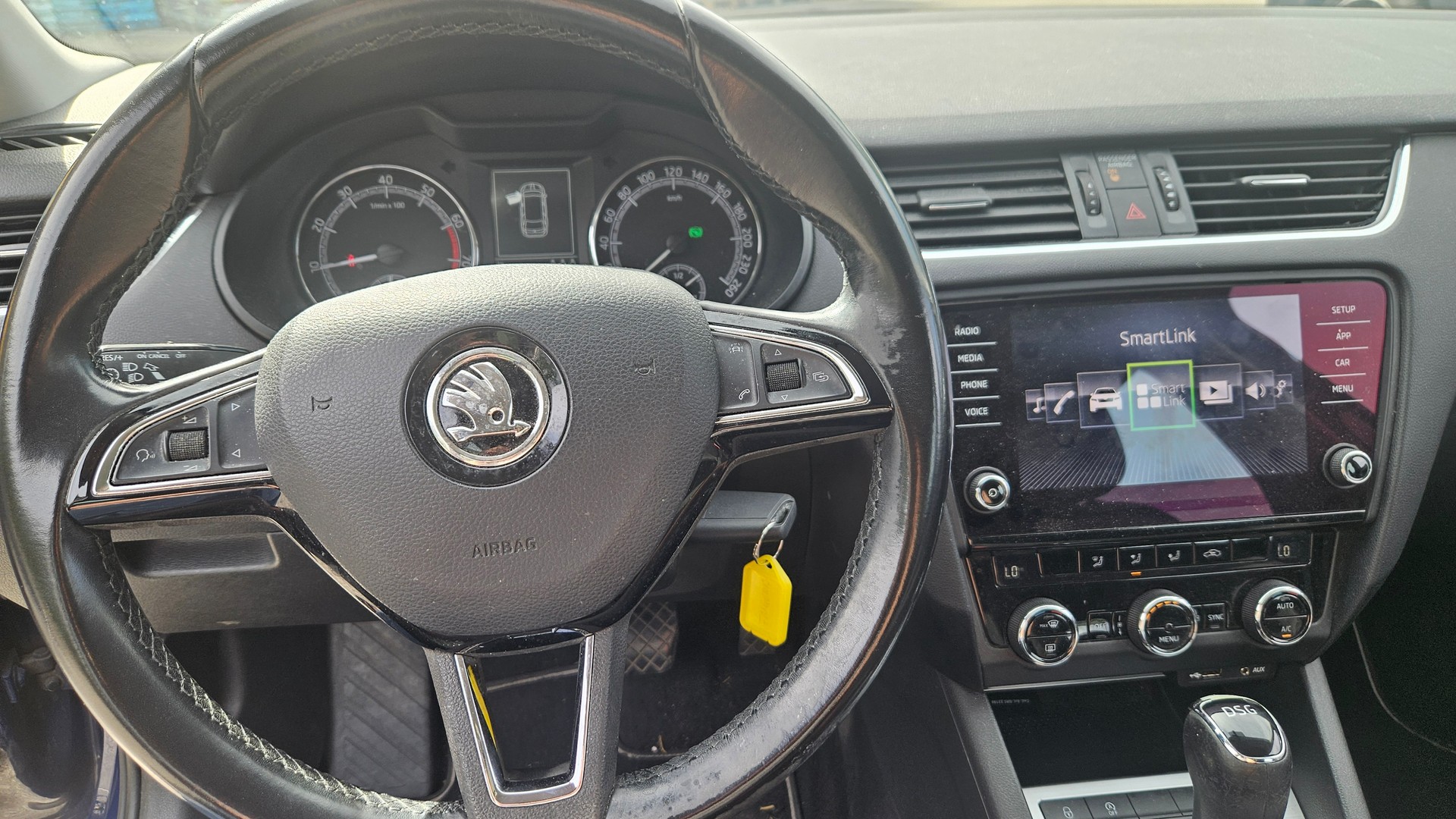 SKODA Octavia Combi 1.4 TSI Ambition DSG-image-10