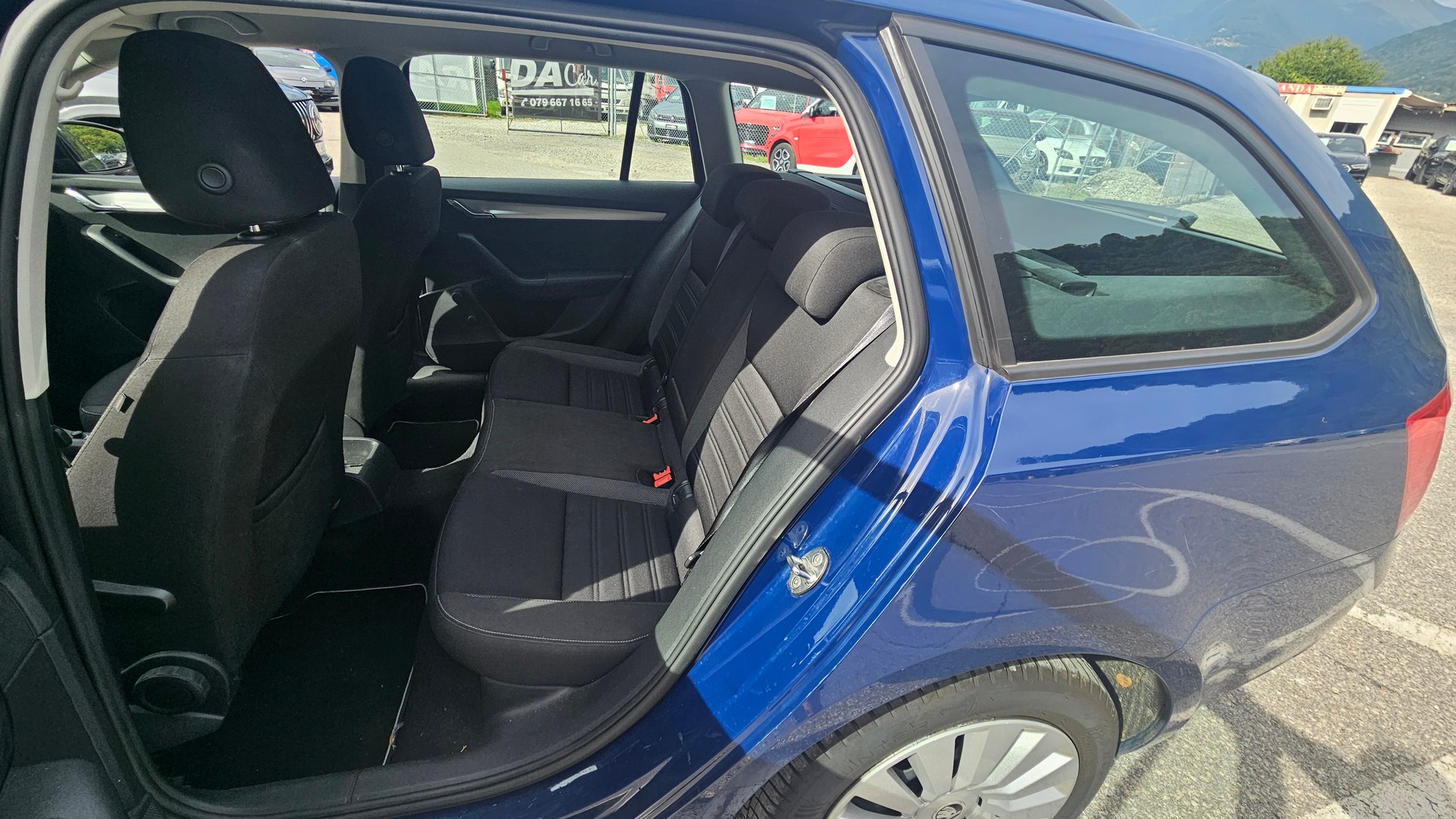 SKODA Octavia Combi 1.4 TSI Ambition DSG-image-5