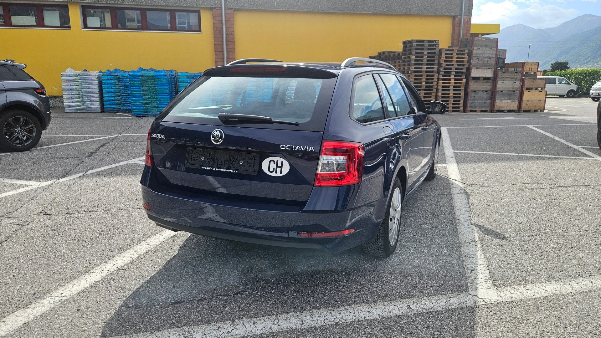 SKODA Octavia Combi 1.4 TSI Ambition DSG-image-3
