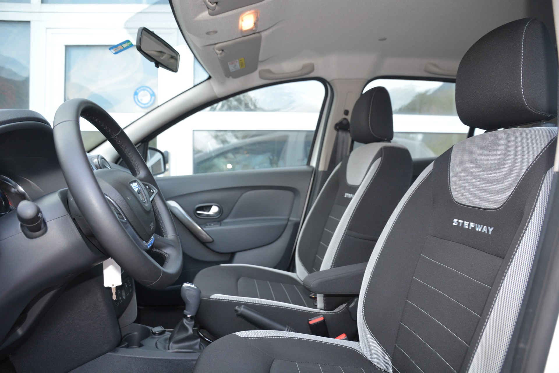 DACIA Sandero TCe 90 Stepway Unlimited 2 Automatic-image-13