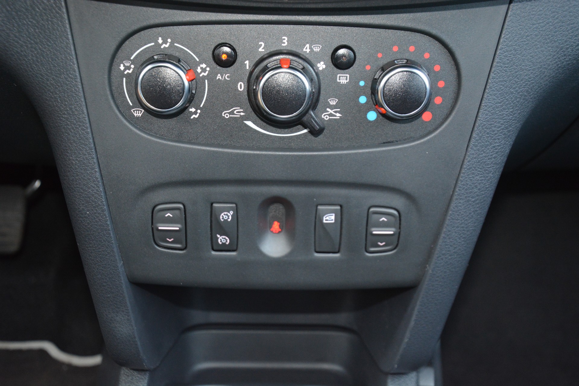 DACIA Sandero TCe 90 Stepway Unlimited 2 Automatic-image-10