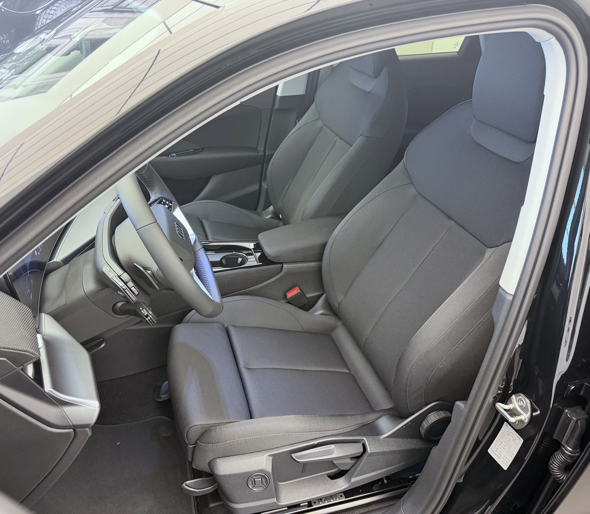 AUDI Q3 SUV 110 kW TFSI S tronic-image-5