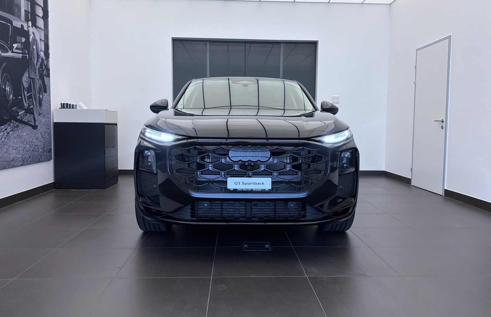 AUDI Q3 SUV 110 kW TFSI S tronic-showroom-element-1