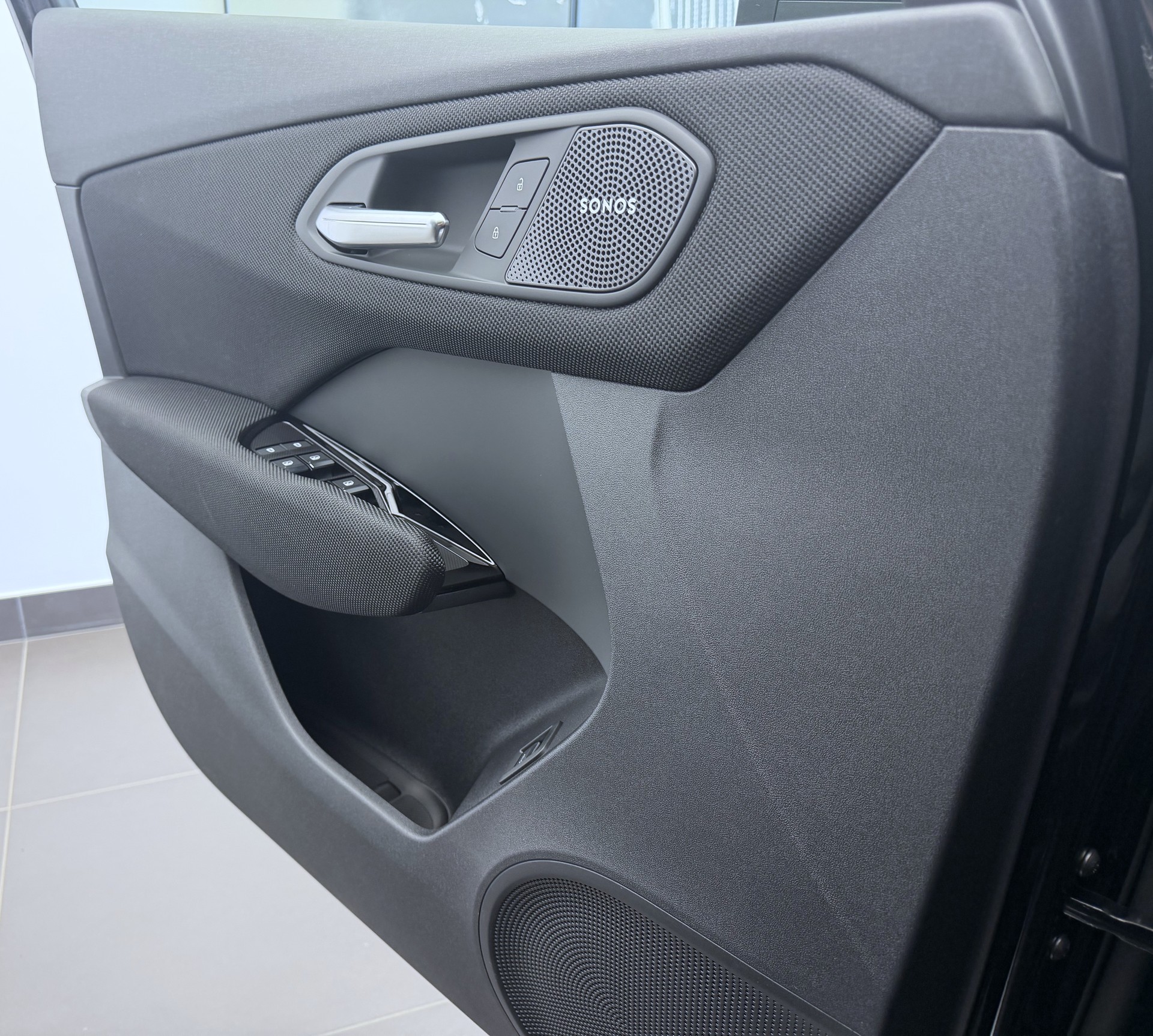 AUDI Q3 SUV 110 kW TFSI S tronic-image-4