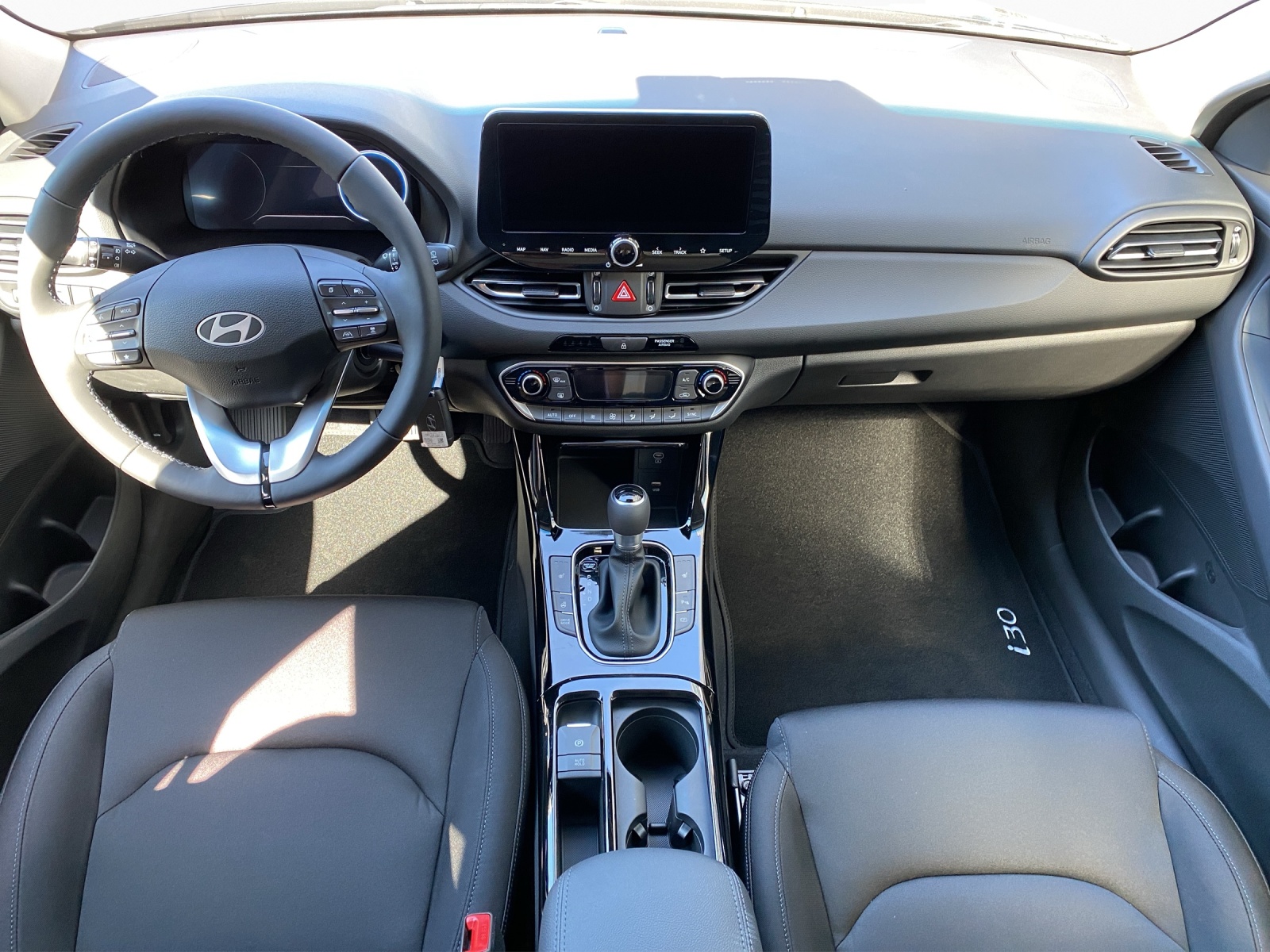 HYUNDAI i30 1.5 T-GDi Amplia-image-11
