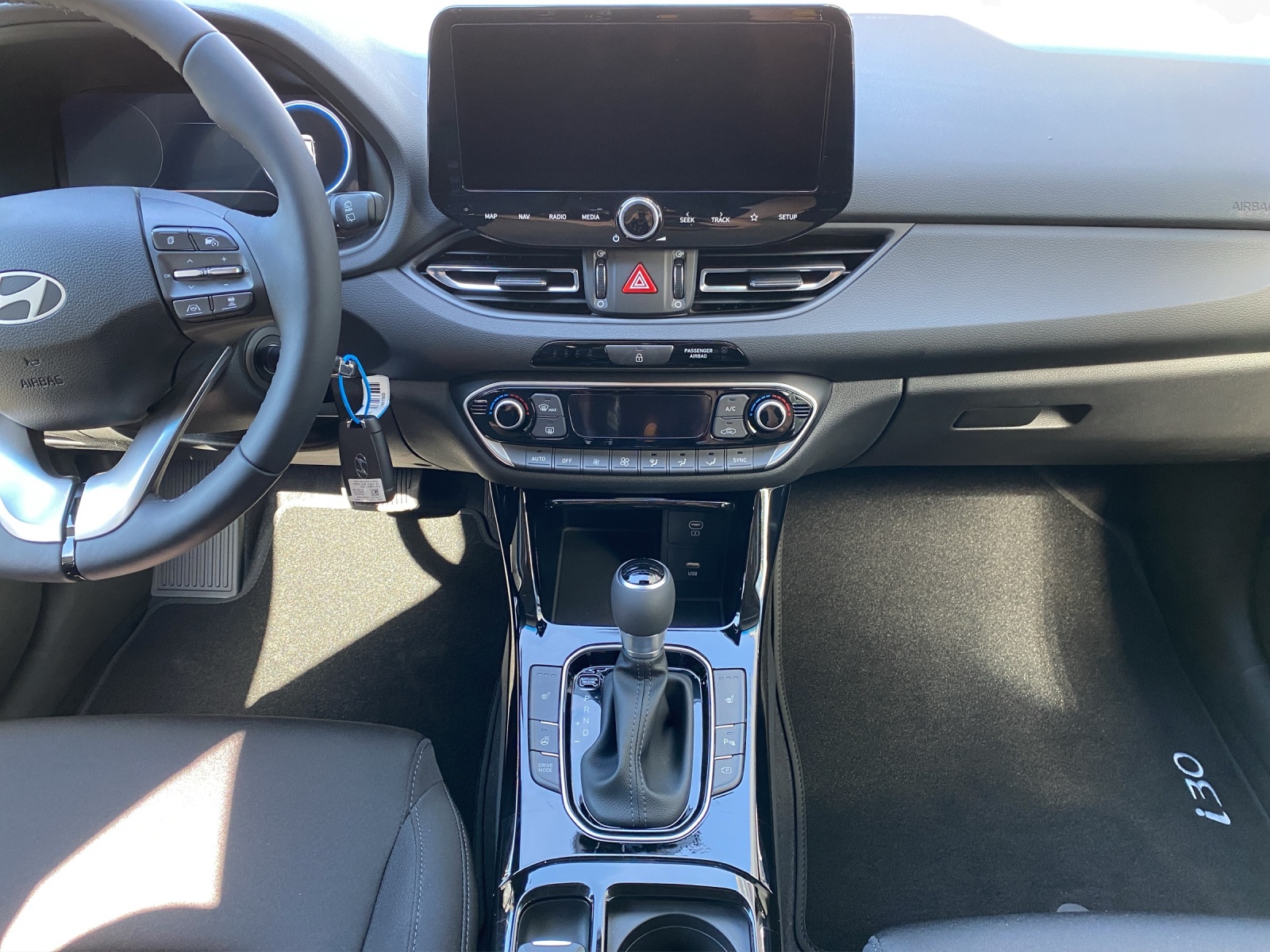 HYUNDAI i30 1.5 T-GDi Amplia-image-13
