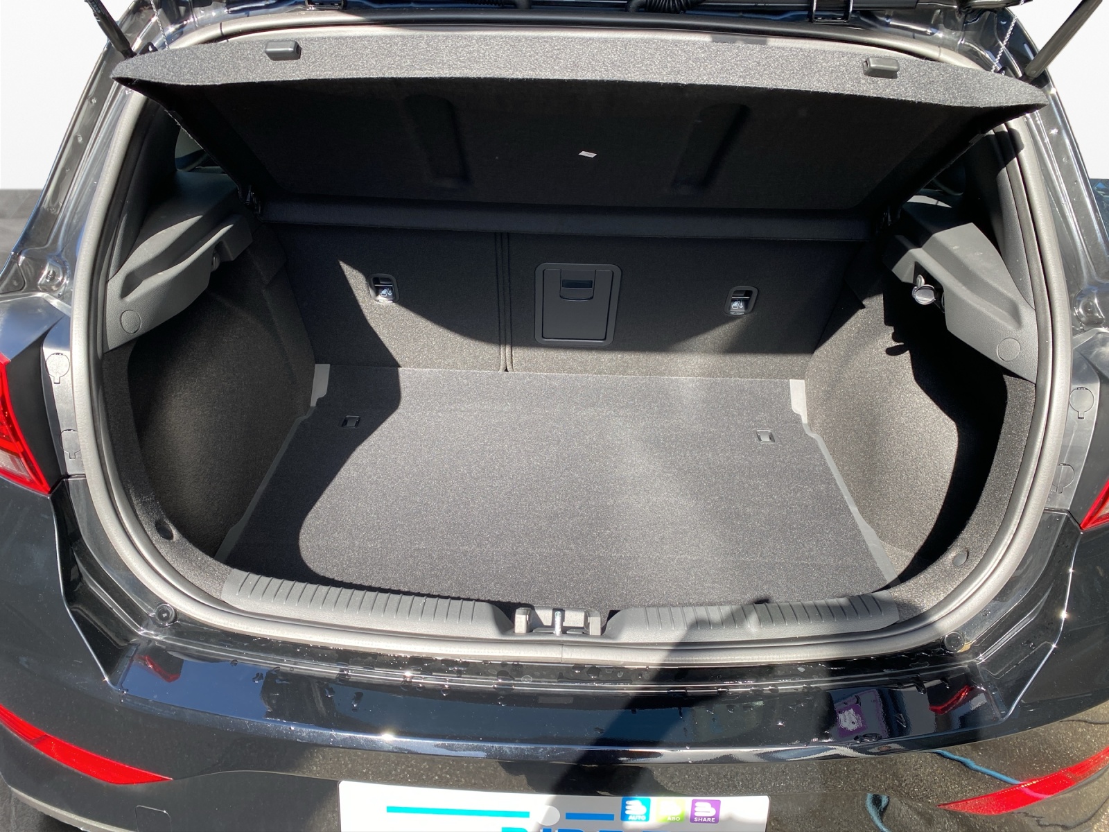 HYUNDAI i30 1.5 T-GDi Amplia-image-15