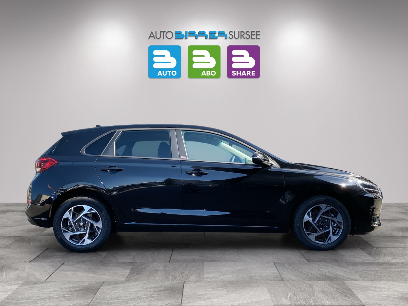 HYUNDAI i30 1.5 T-GDi Amplia-image-3