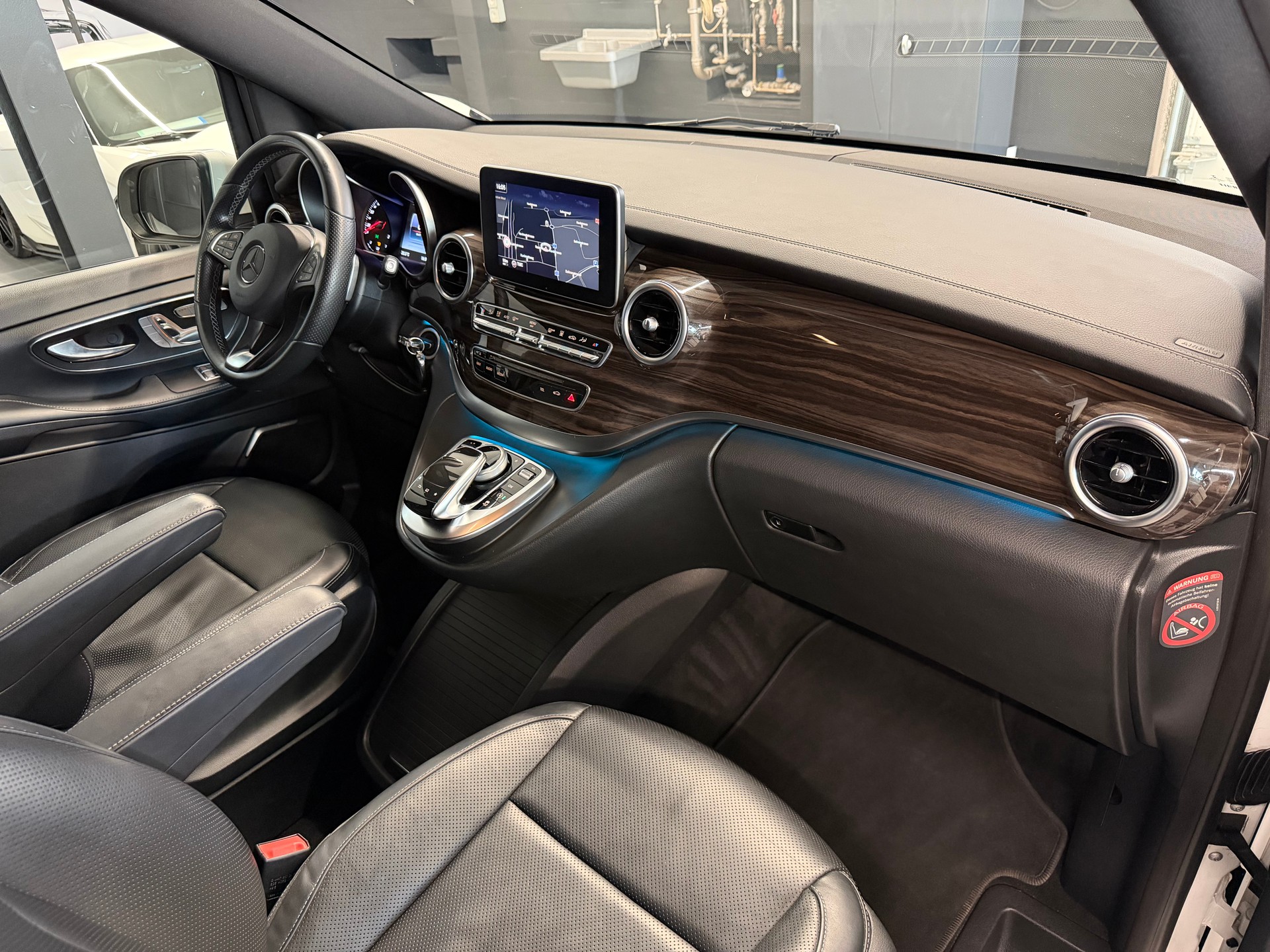MERCEDES-BENZ V 250 d Swiss Edition lang 4Matic 7G-Tronic-image-11
