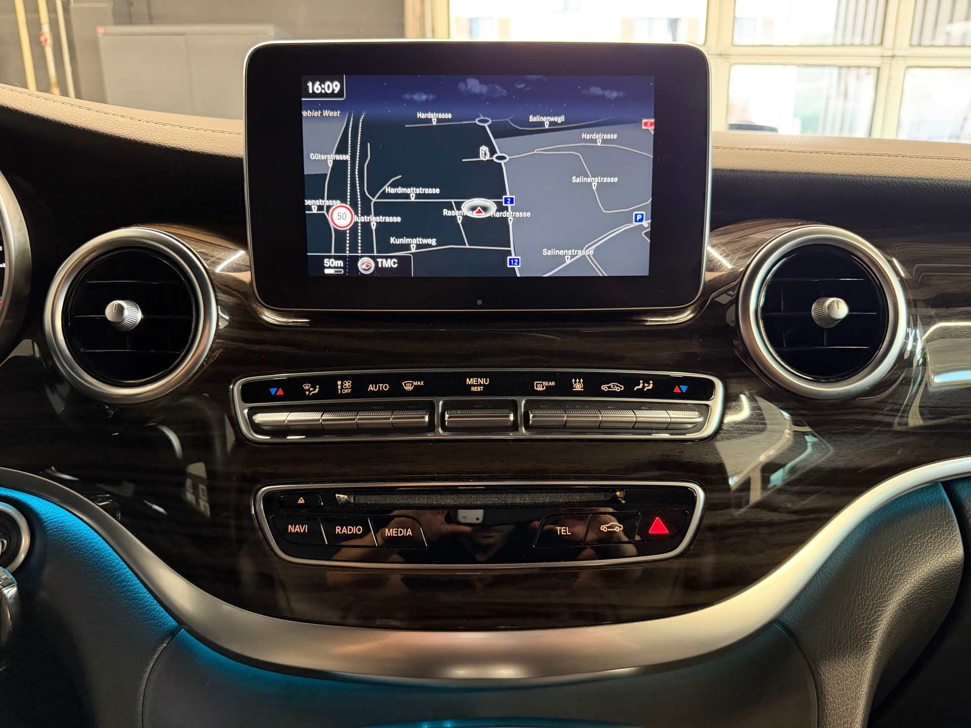 MERCEDES-BENZ V 250 d Swiss Edition lang 4Matic 7G-Tronic-image-17