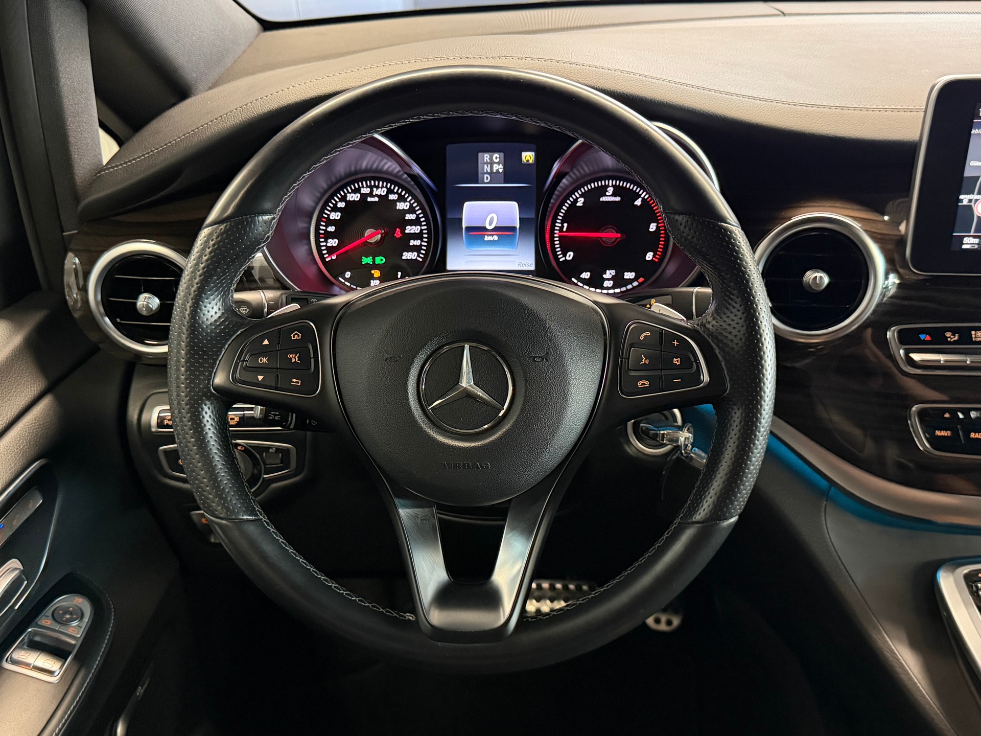 MERCEDES-BENZ V 250 d Swiss Edition lang 4Matic 7G-Tronic-image-21