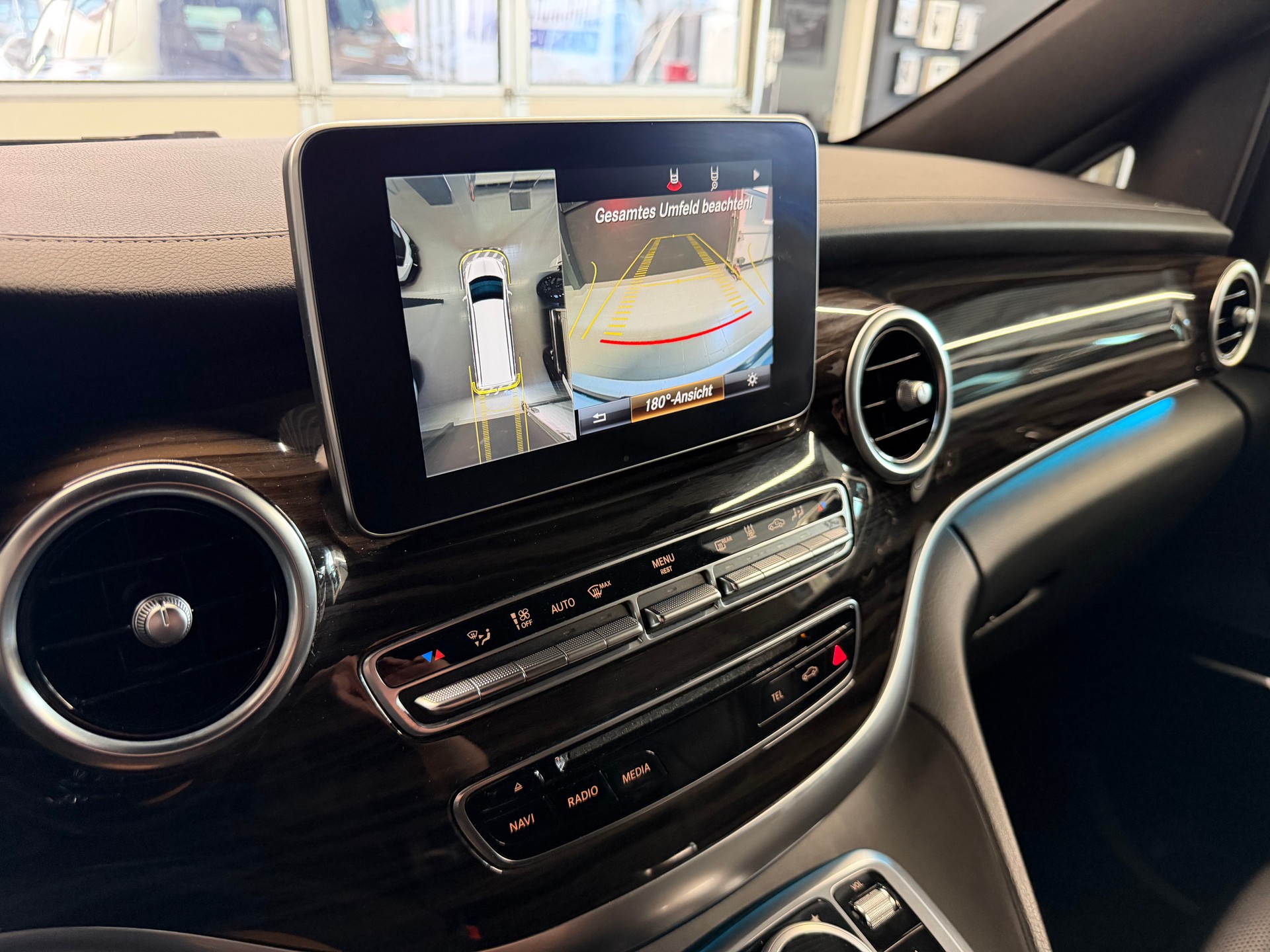 MERCEDES-BENZ V 250 d Swiss Edition lang 4Matic 7G-Tronic-image-18