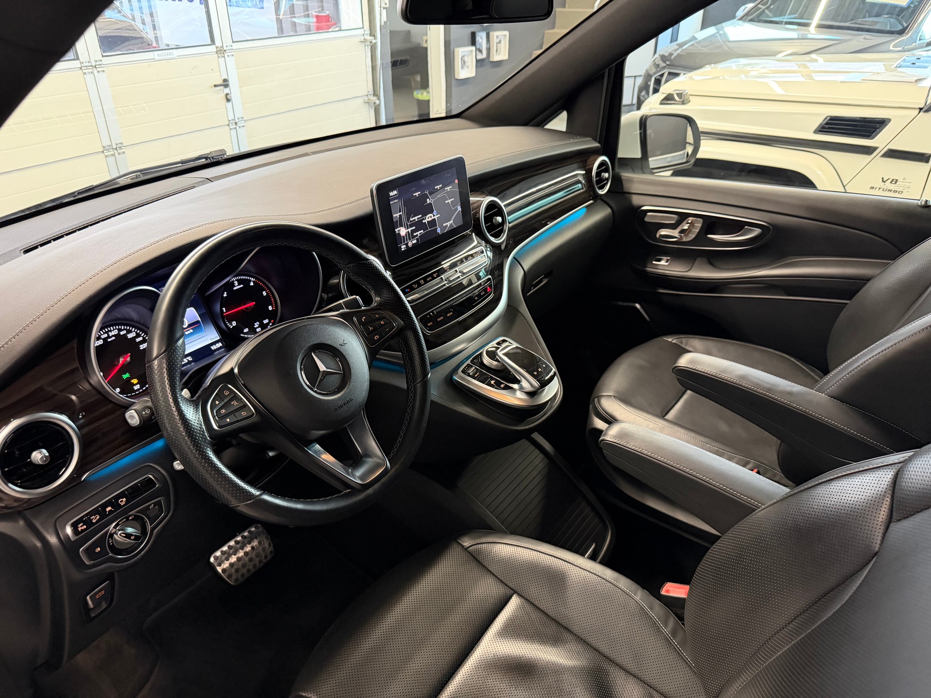 MERCEDES-BENZ V 250 d Swiss Edition lang 4Matic 7G-Tronic-image-9
