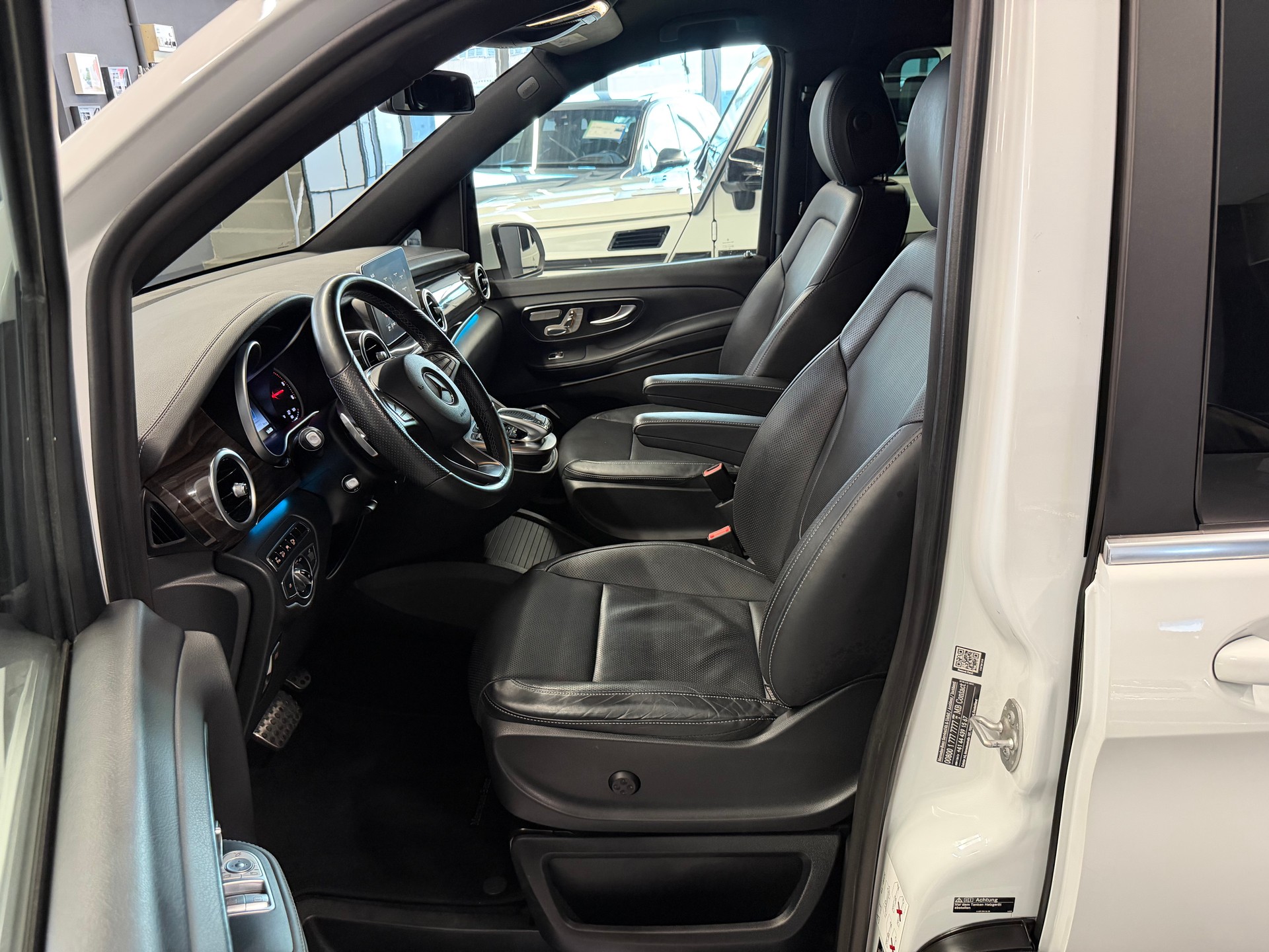 MERCEDES-BENZ V 250 d Swiss Edition lang 4Matic 7G-Tronic-image-8