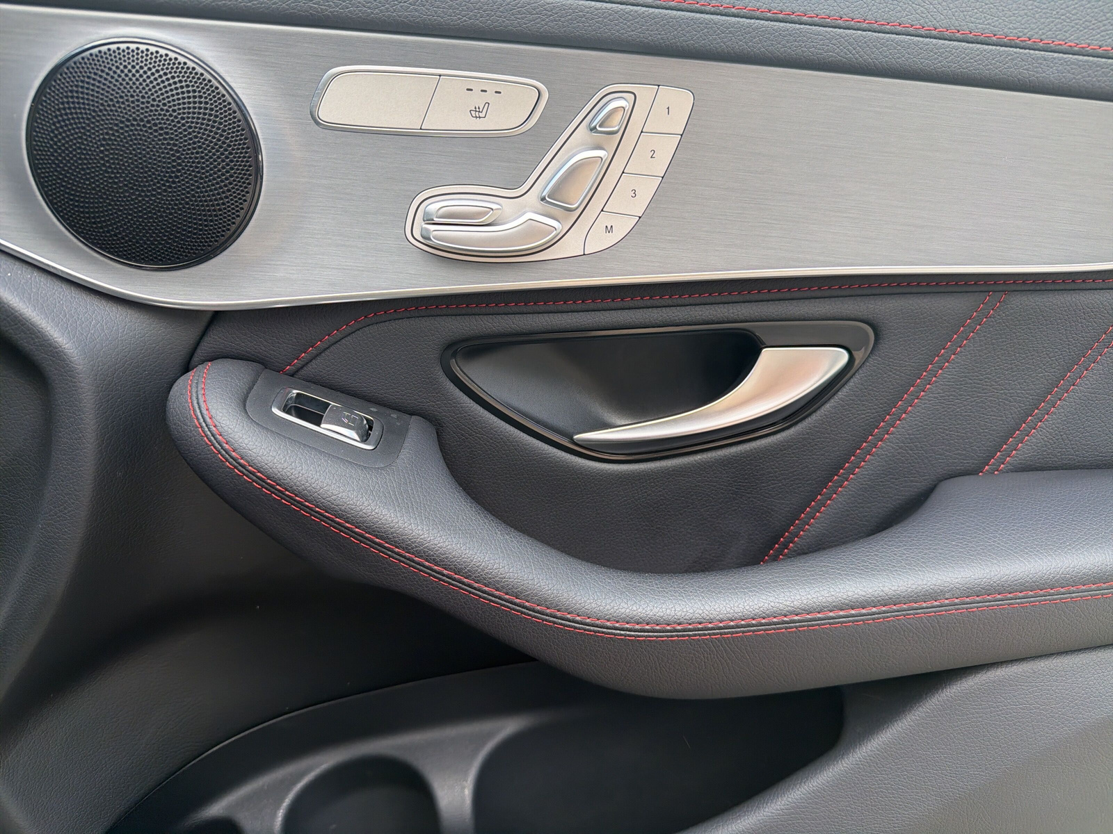 MERCEDES-BENZ GLC 200 AMG Line Plus 4M-image-16