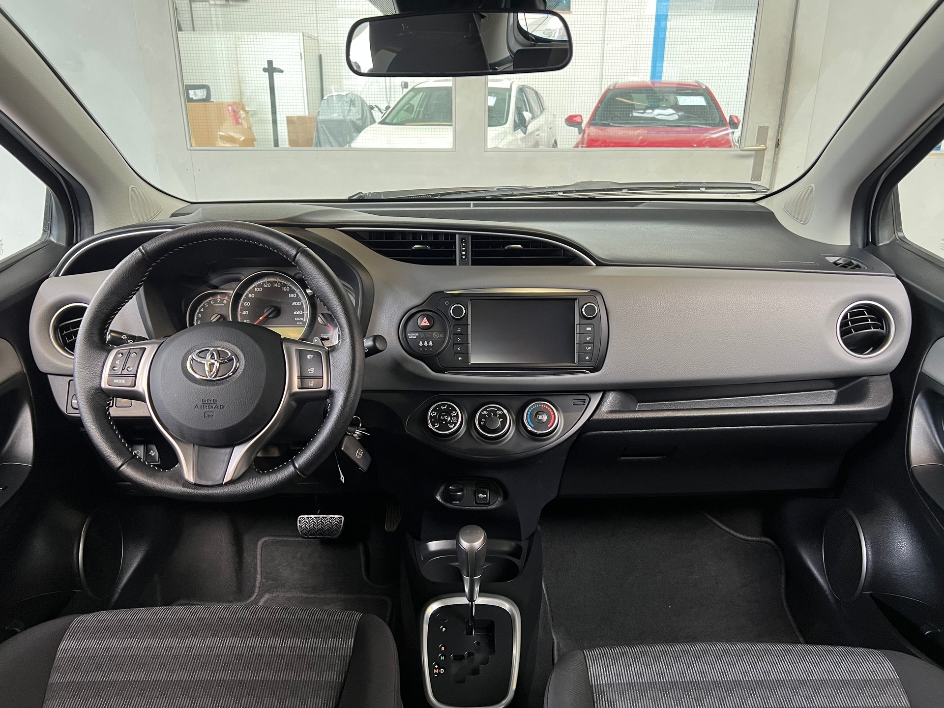 TOYOTA Yaris 1.33 Luna Multidrive-image-4