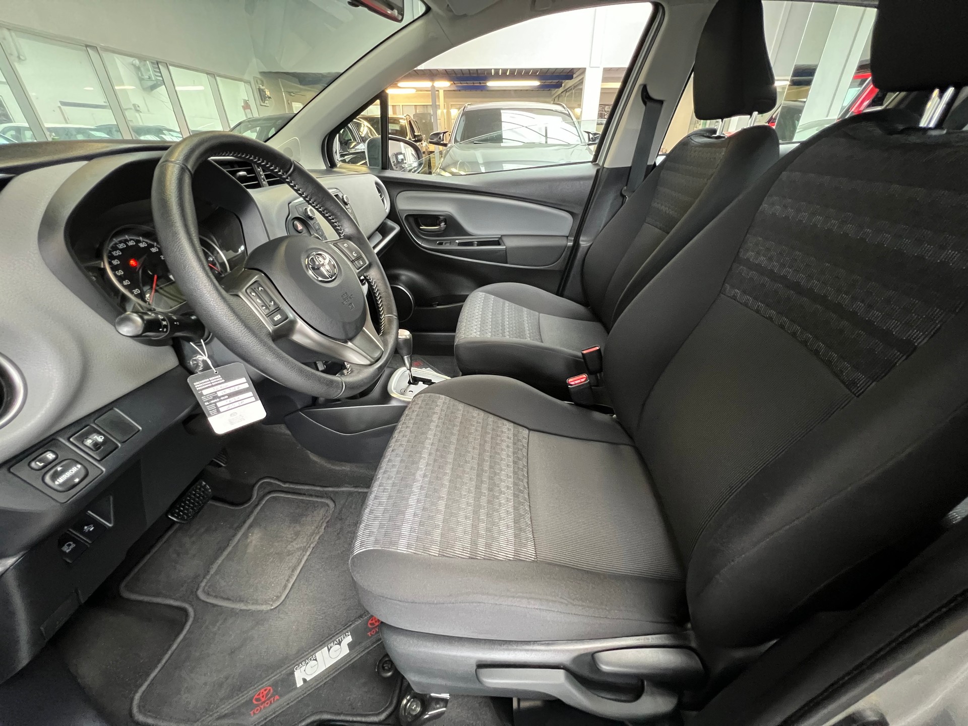 TOYOTA Yaris 1.33 Luna Multidrive-image-8