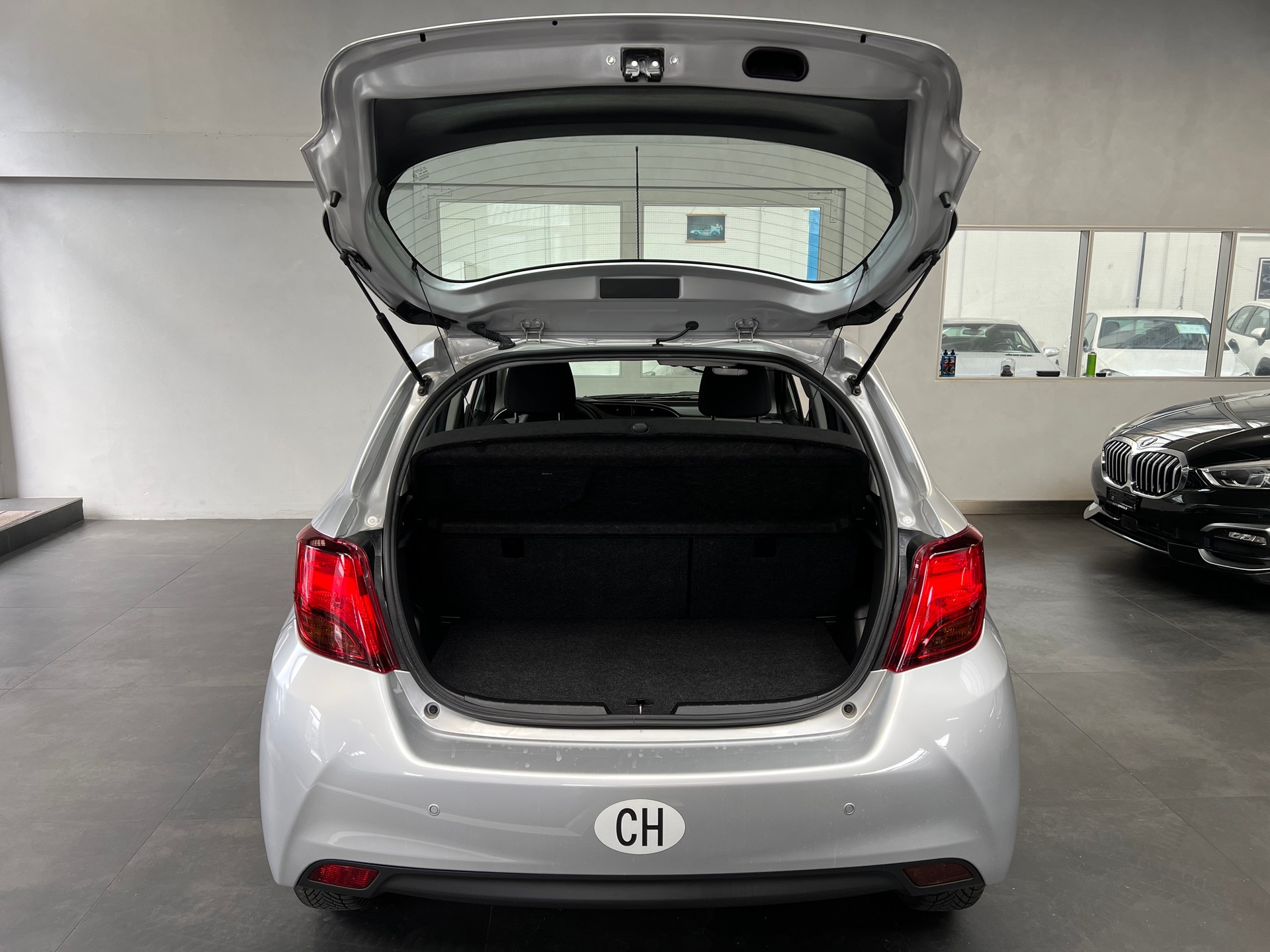TOYOTA Yaris 1.33 Luna Multidrive-image-10