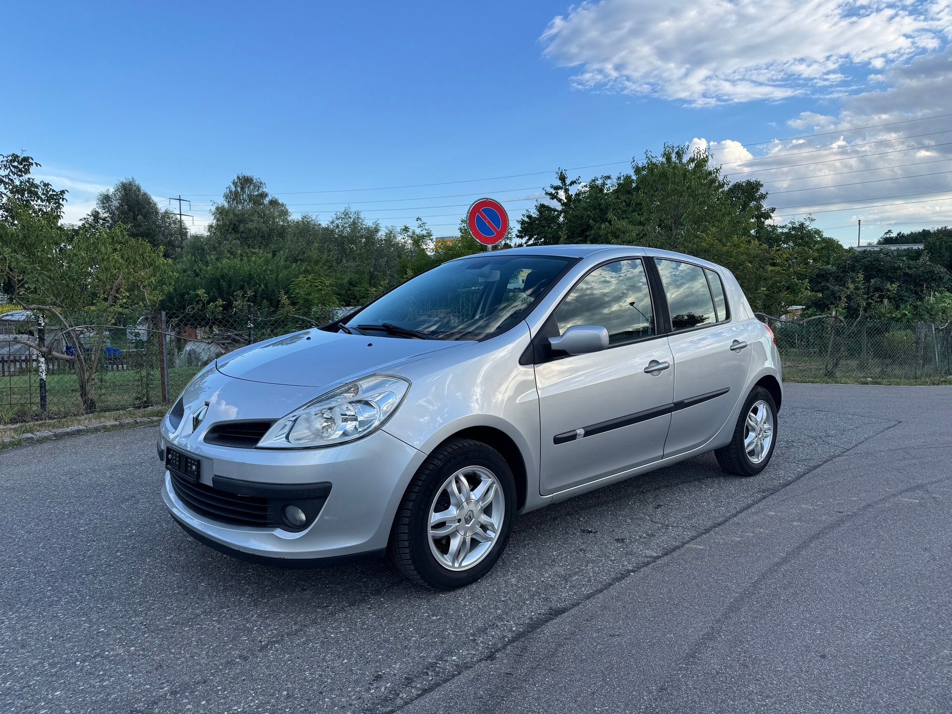 RENAULT Clio 1.2 16V Turbo Rip Curl-image-2