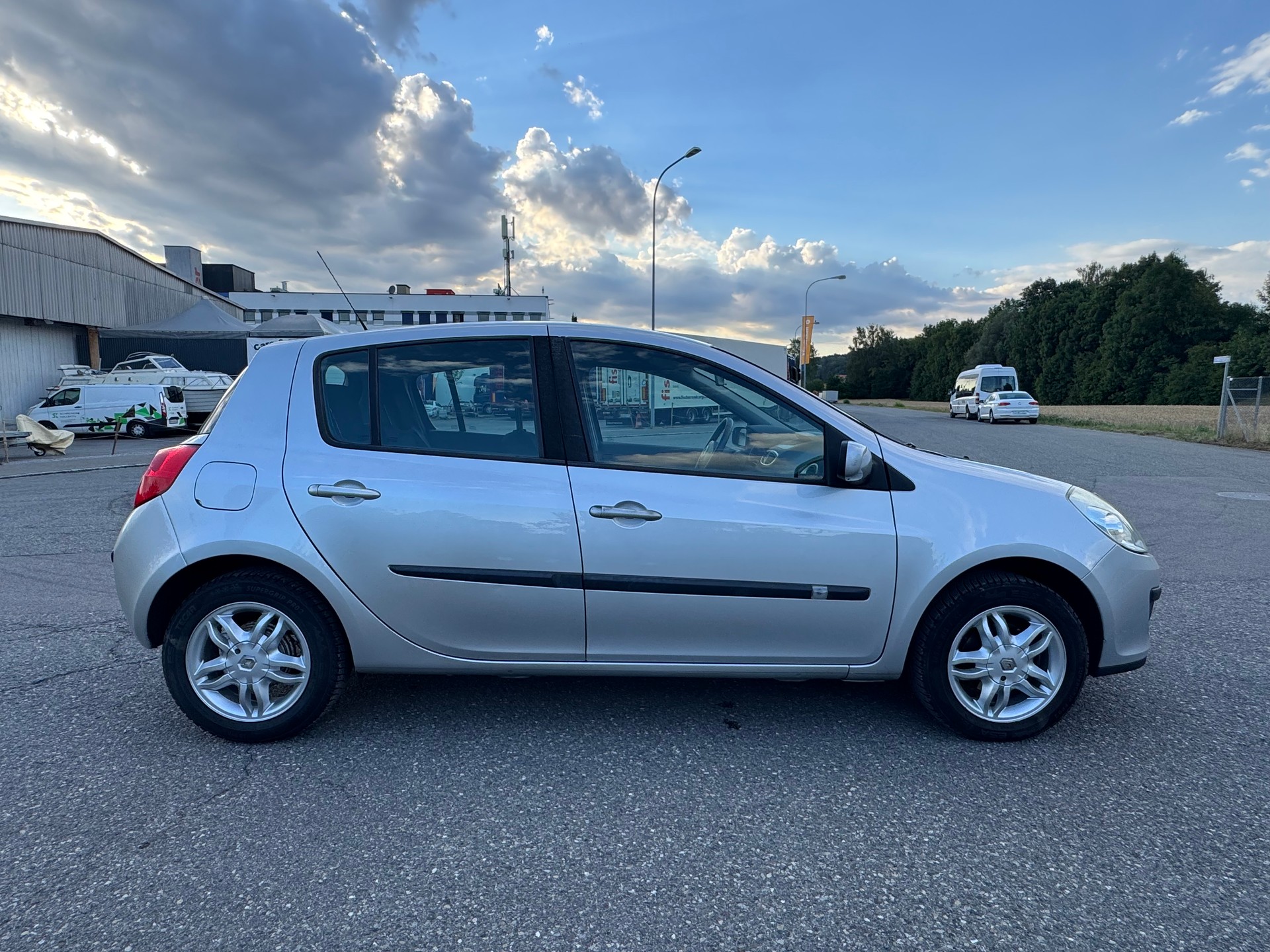 RENAULT Clio 1.2 16V Turbo Rip Curl-image-8