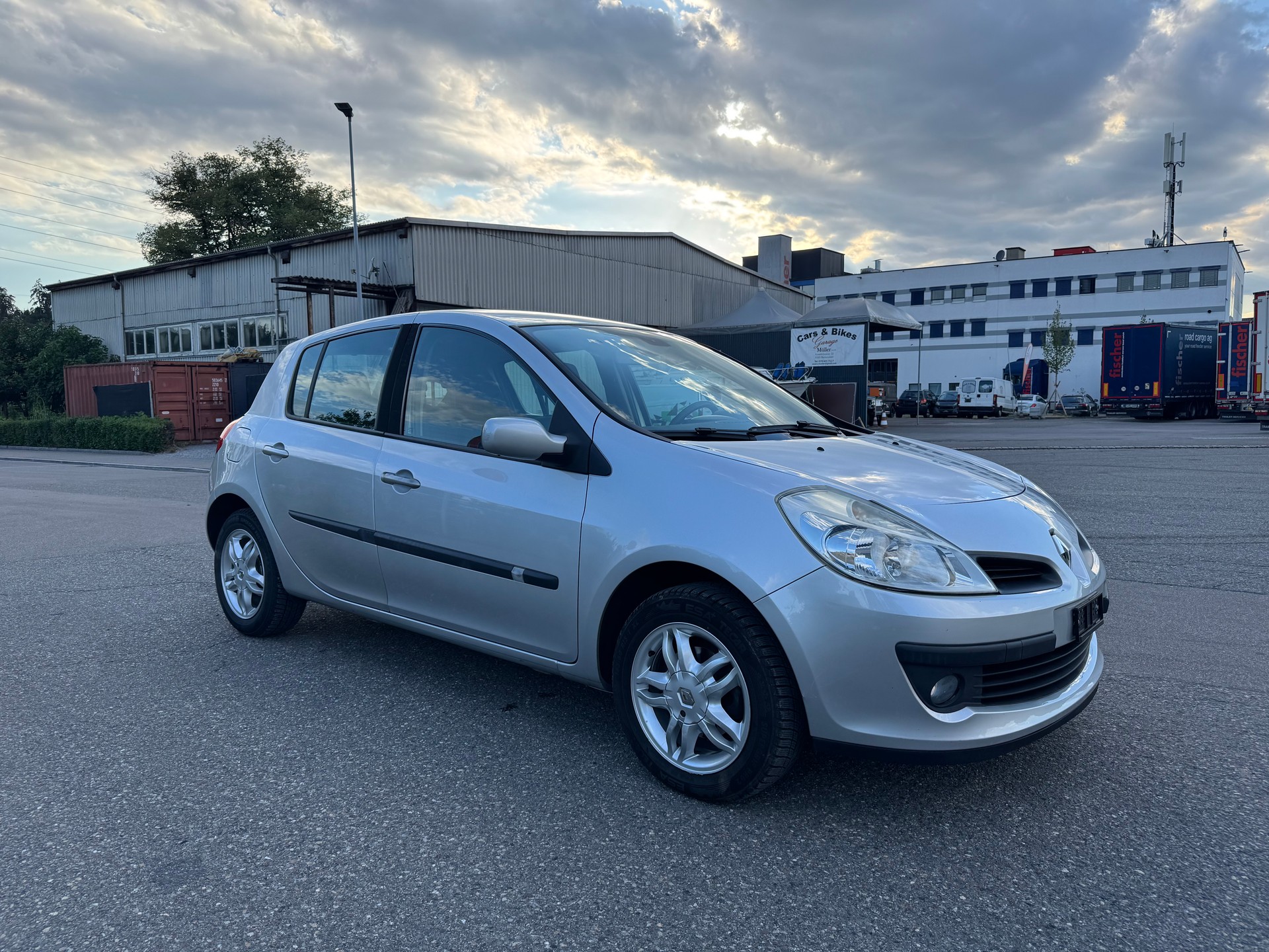 RENAULT Clio 1.2 16V Turbo Rip Curl-image-0