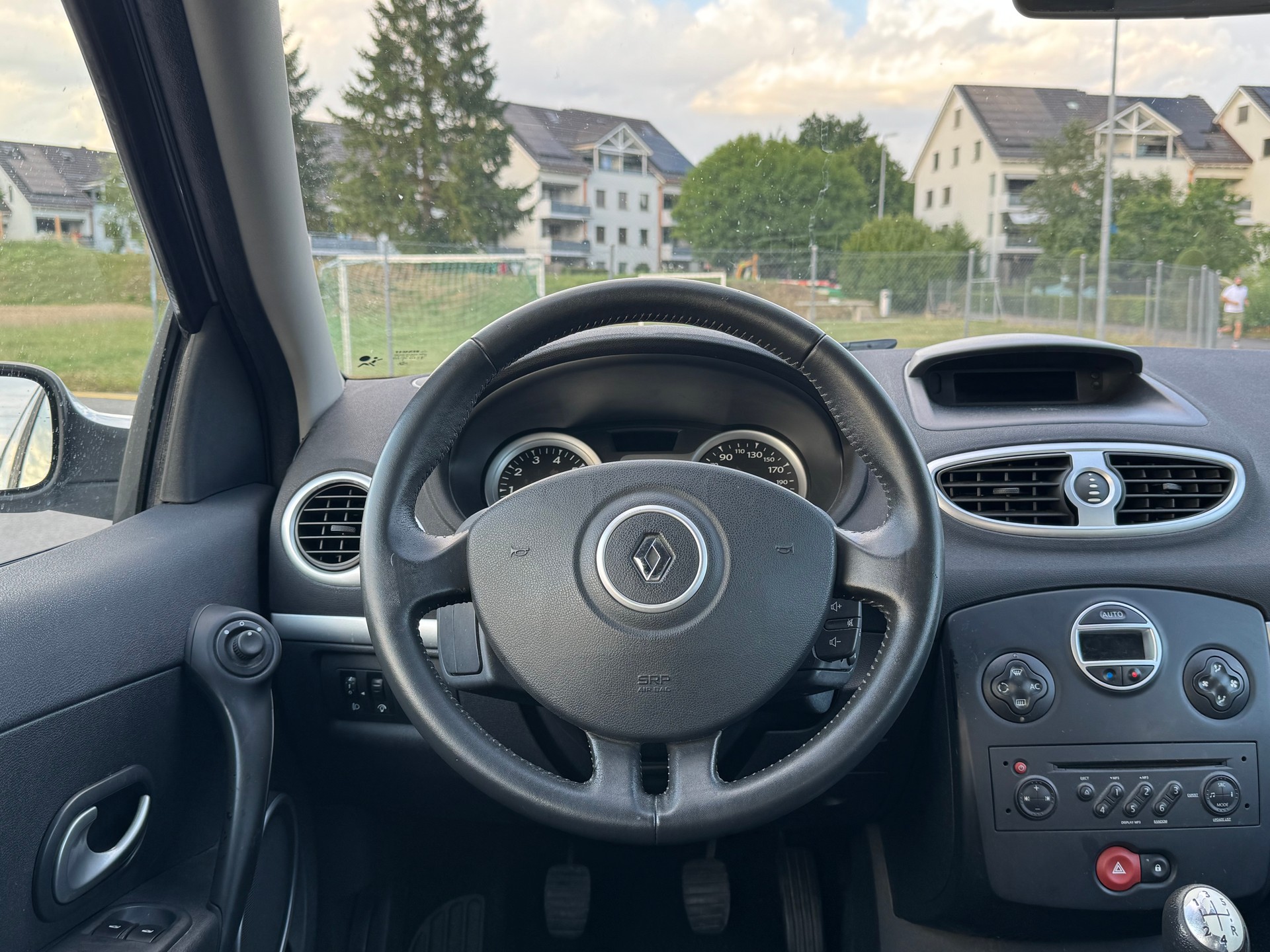 RENAULT Clio 1.2 16V Turbo Rip Curl-image-12