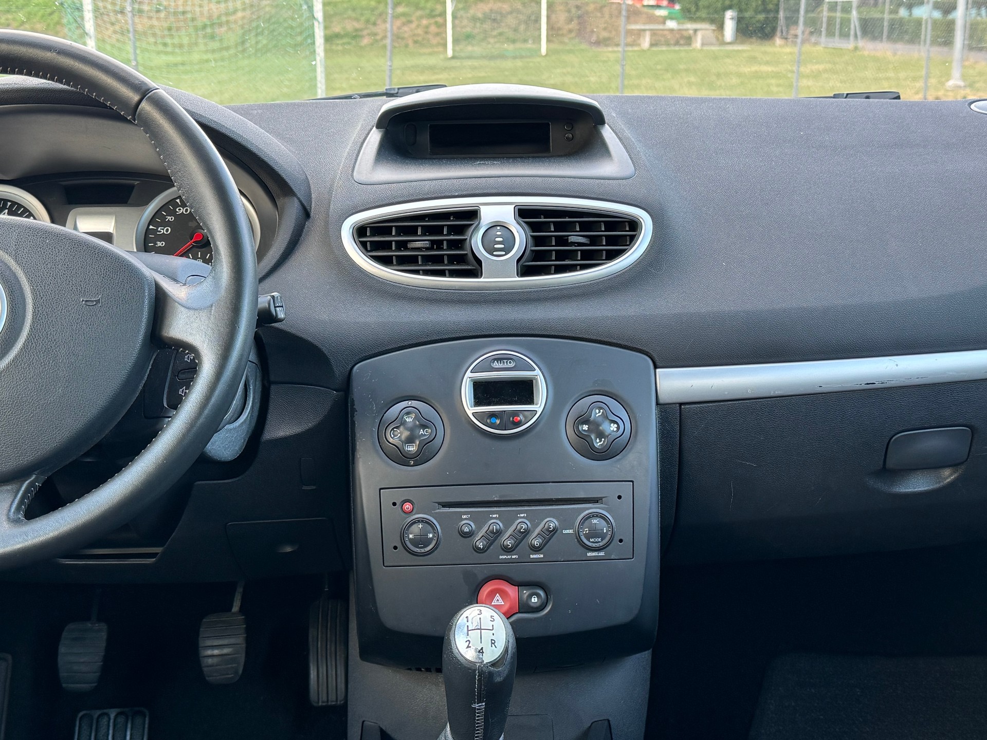 RENAULT Clio 1.2 16V Turbo Rip Curl-image-10