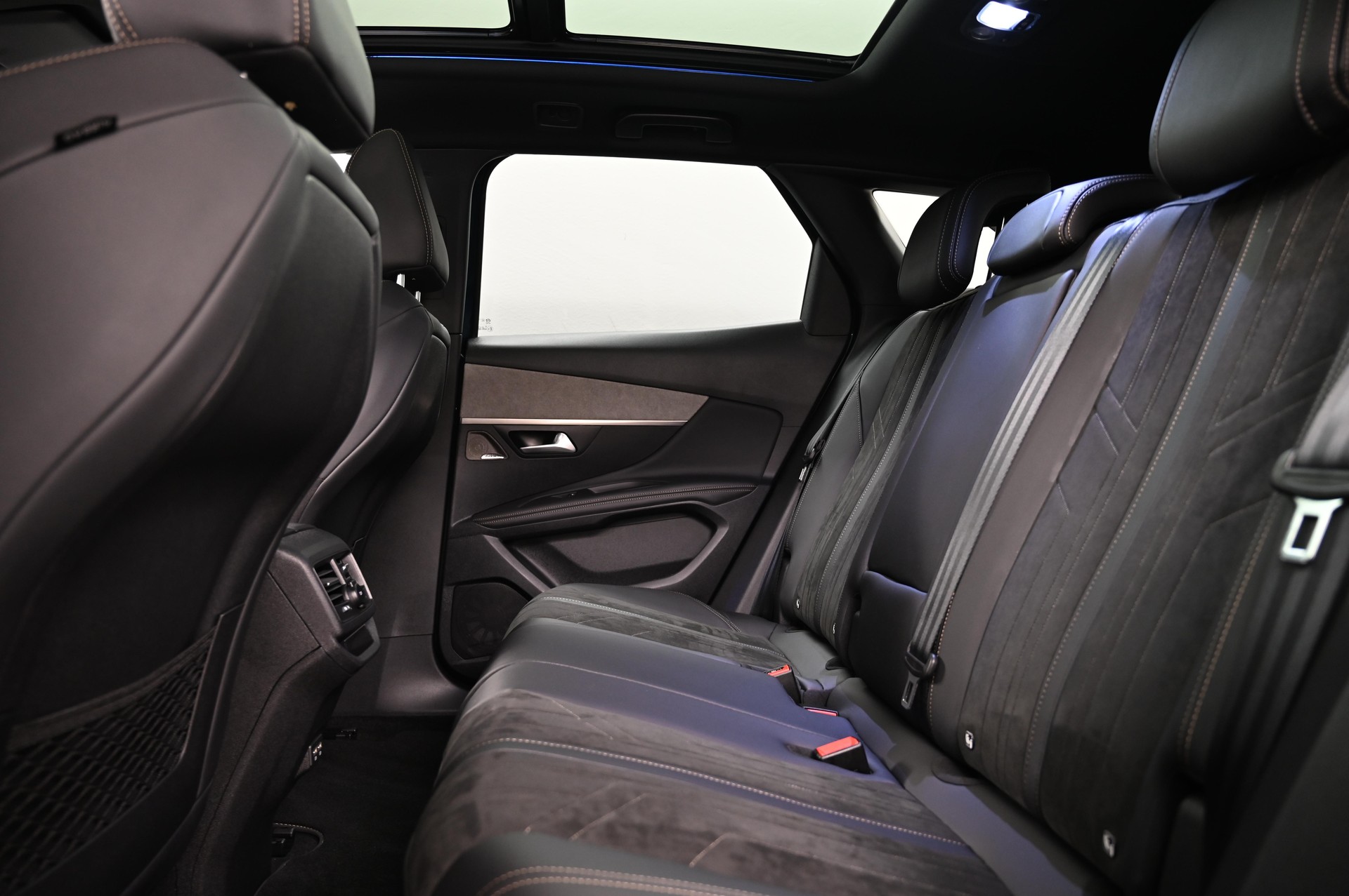 PEUGEOT 3008 1.2 PureTech GT Pack-image-5