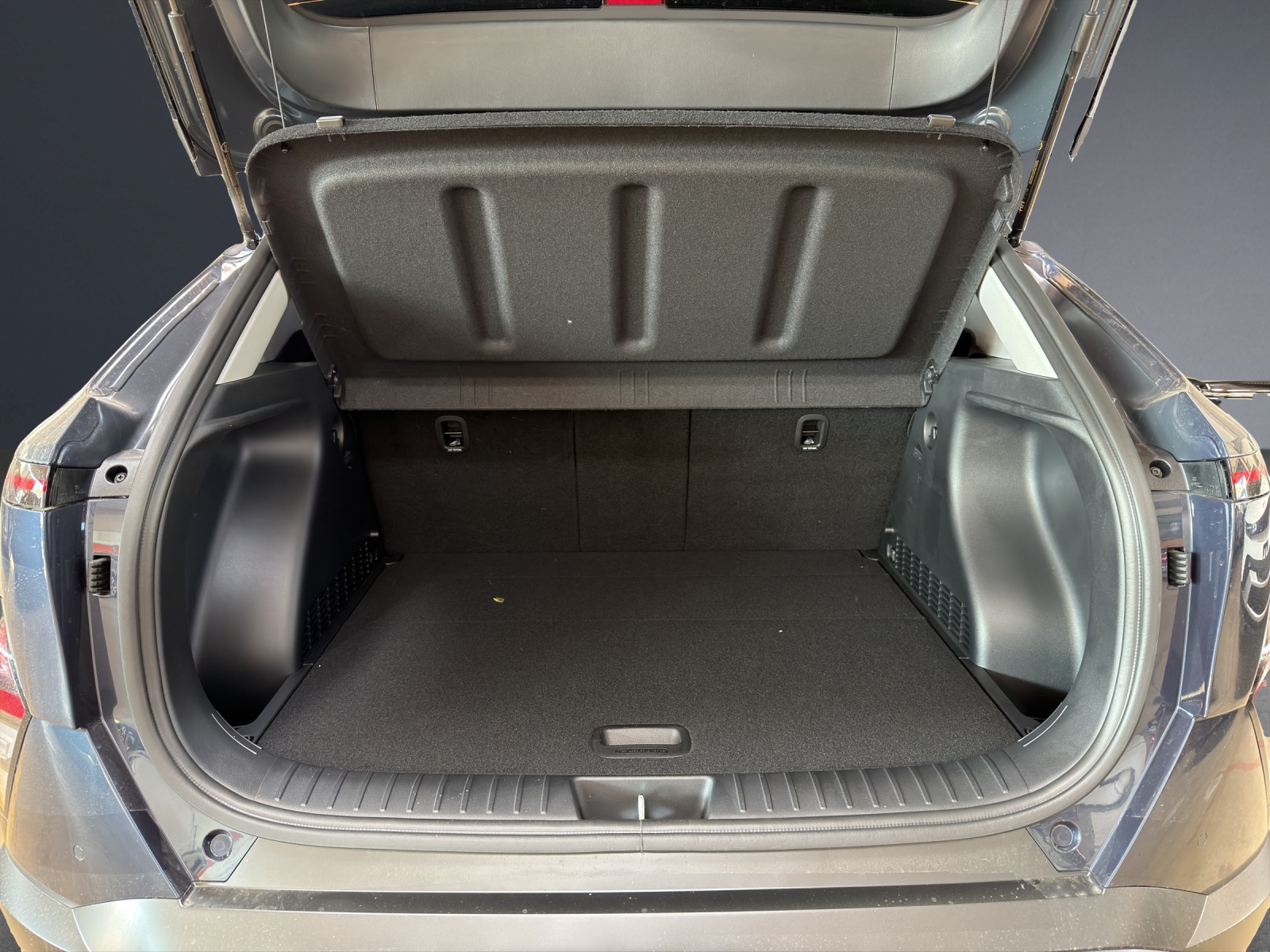 HYUNDAI Kona 1.6 GDi HEV Amplia DCT-image-16