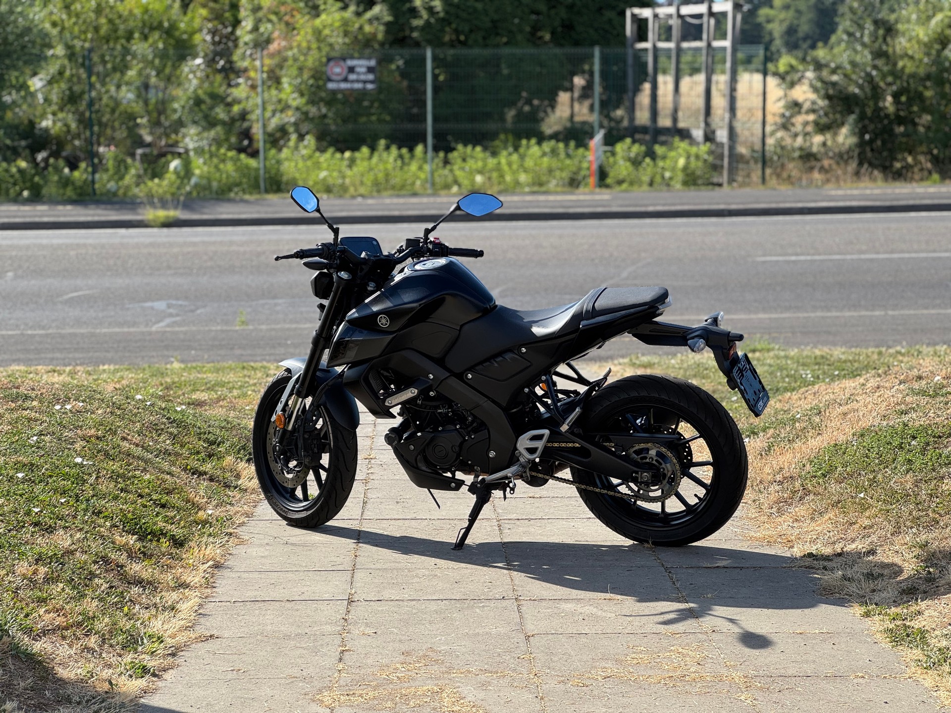 YAMAHA MT-125 ABS-showroom-element-3