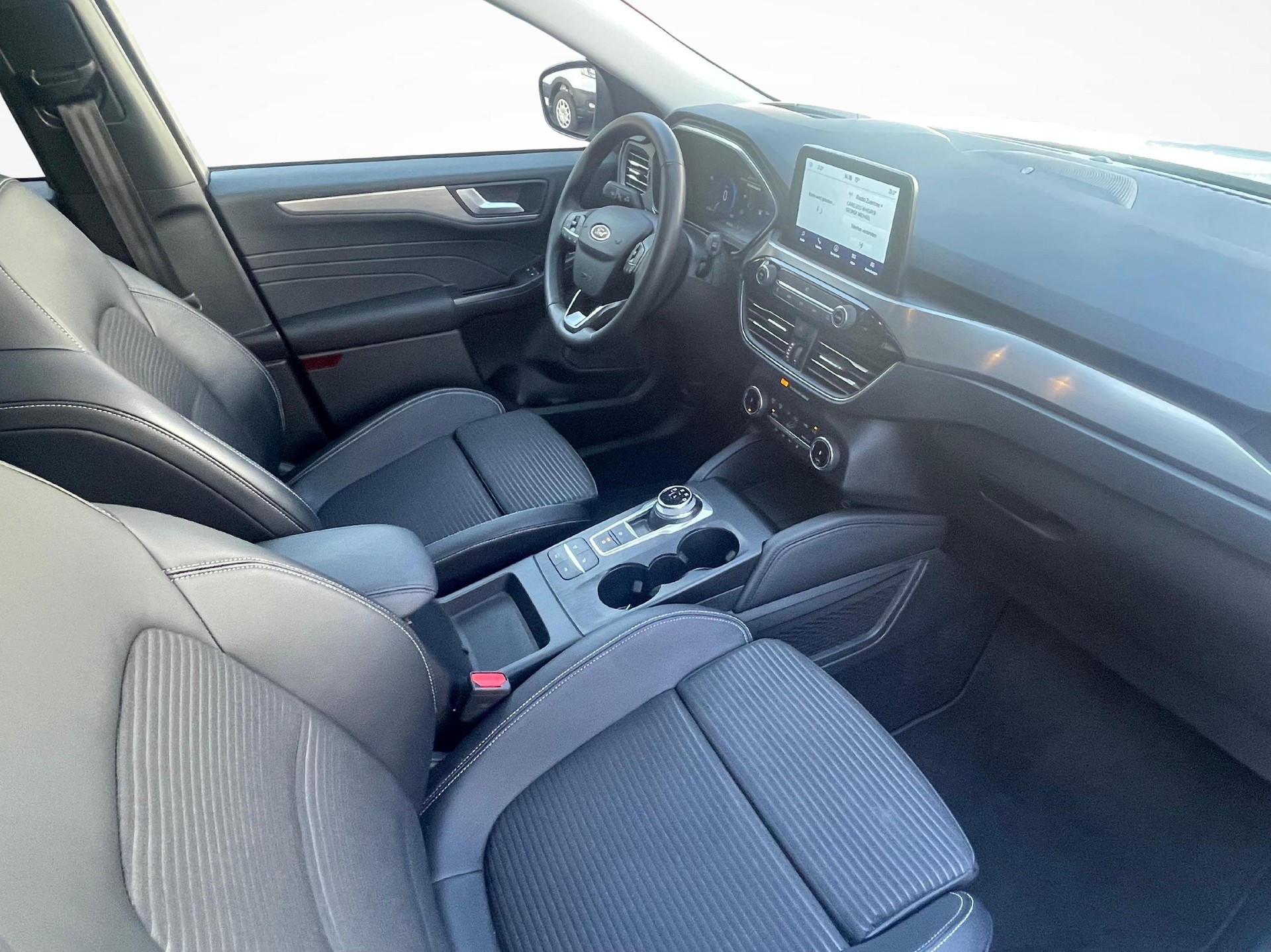 FORD Kuga 2.5 Hybrid Titanium X 4x4 inkl. Schiebedach!-image-9