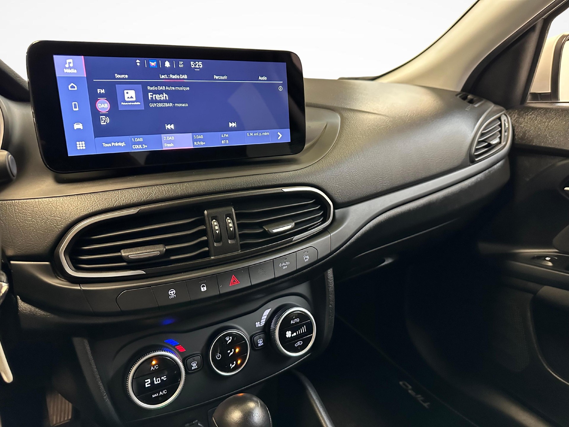FIAT Tipo SW 1.5 Hybrid Swiss Edition-image-7
