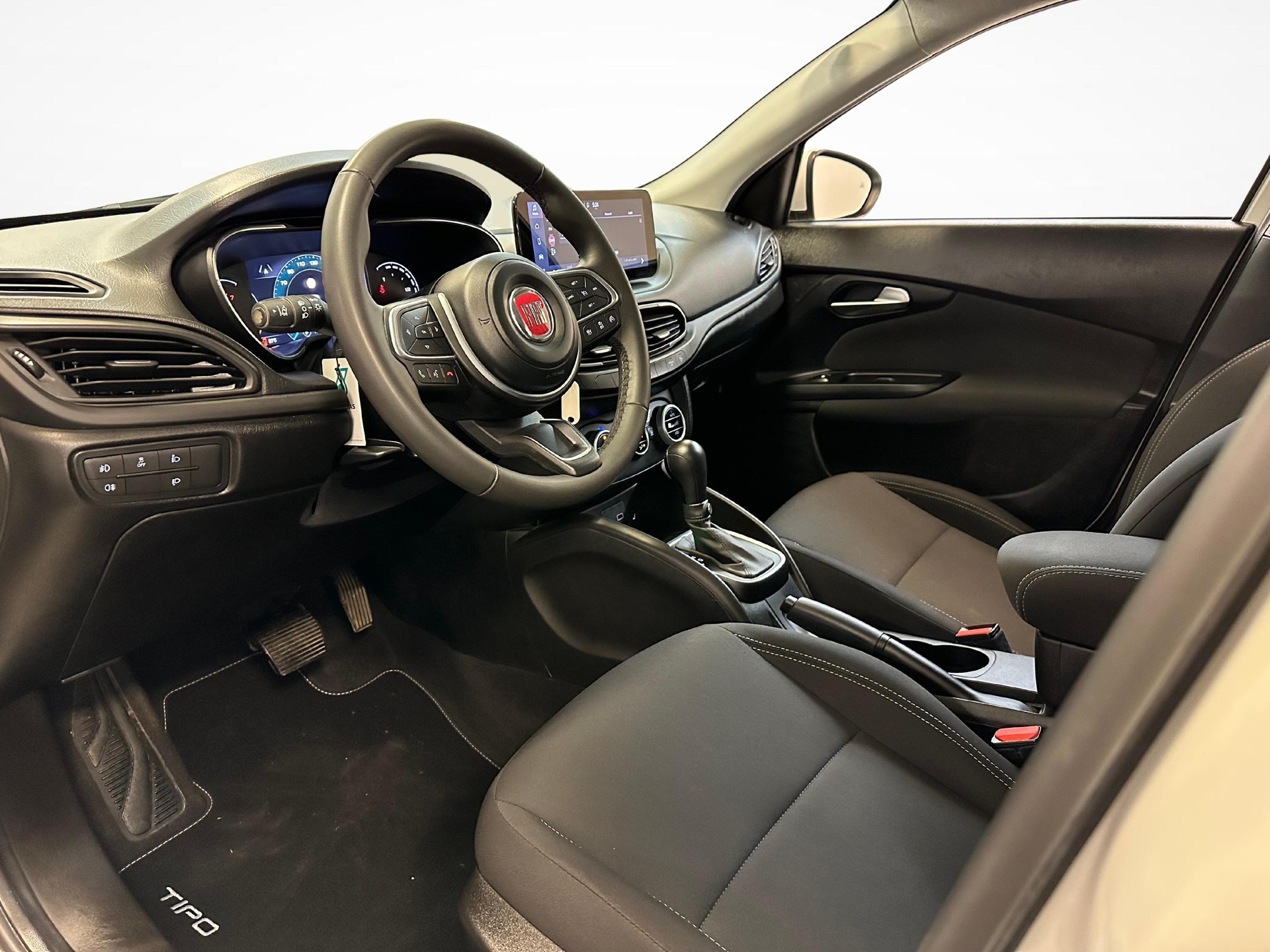 FIAT Tipo SW 1.5 Hybrid Swiss Edition-showroom-element-3