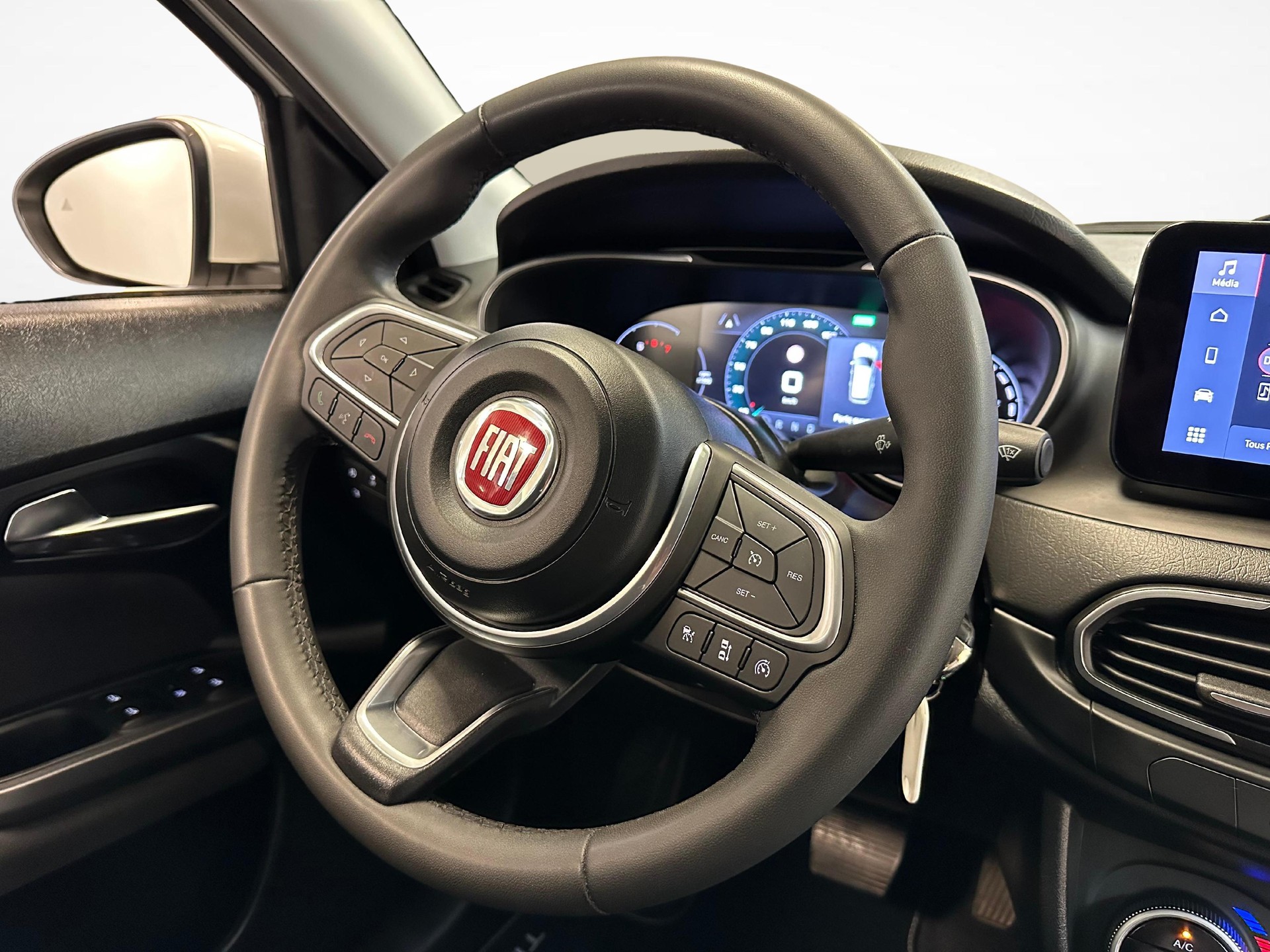 FIAT Tipo SW 1.5 Hybrid Swiss Edition-image-6