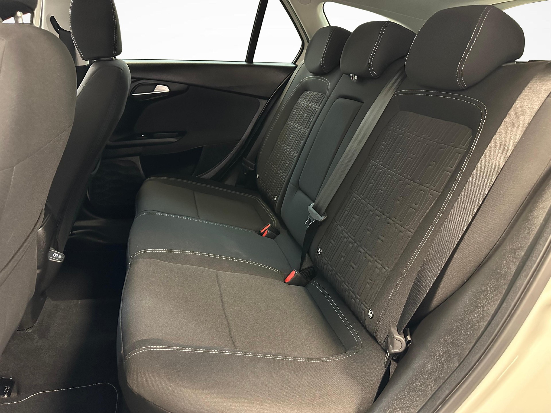 FIAT Tipo SW 1.5 Hybrid Swiss Edition-image-9