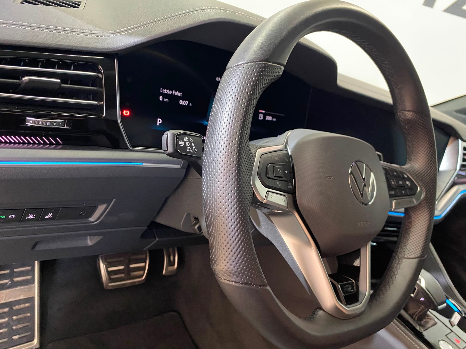 VW Touareg 3.0 TDI R-Line Tiptronic-image-7