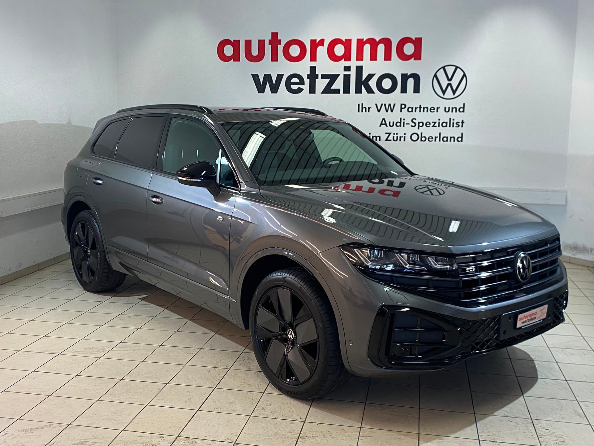 VW Touareg 3.0 TDI R-Line Tiptronic-image-0