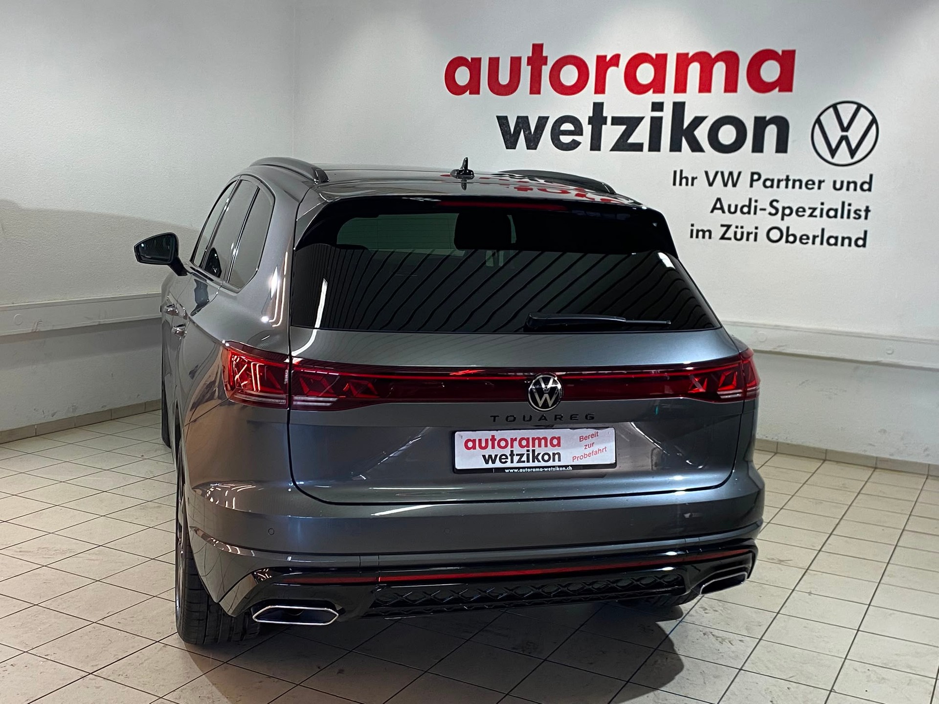 VW Touareg 3.0 TDI R-Line Tiptronic-image-3