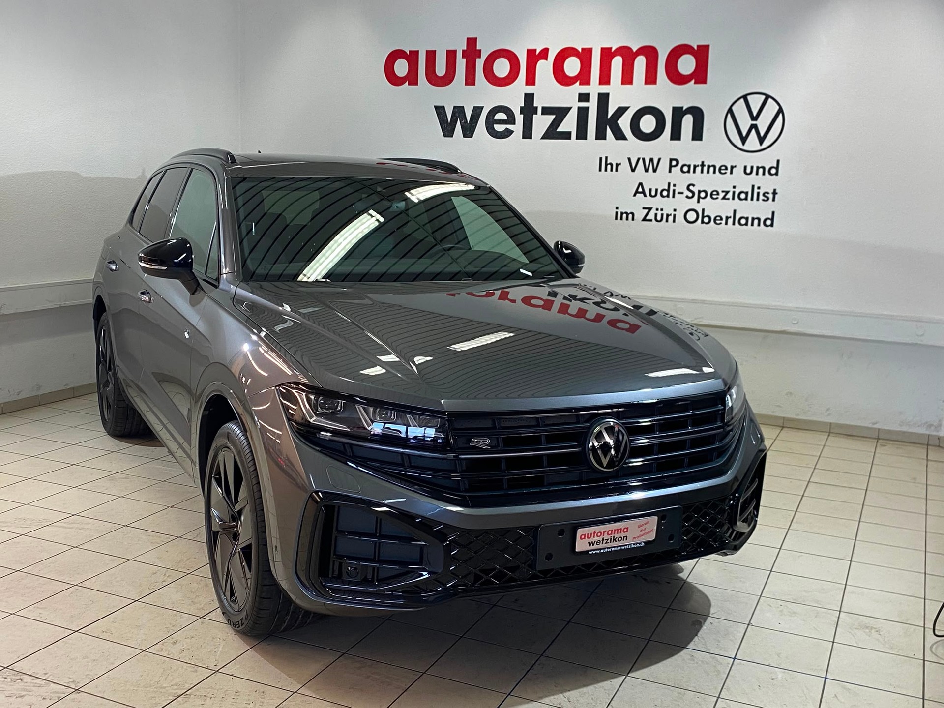 VW Touareg 3.0 TDI R-Line Tiptronic-image-1