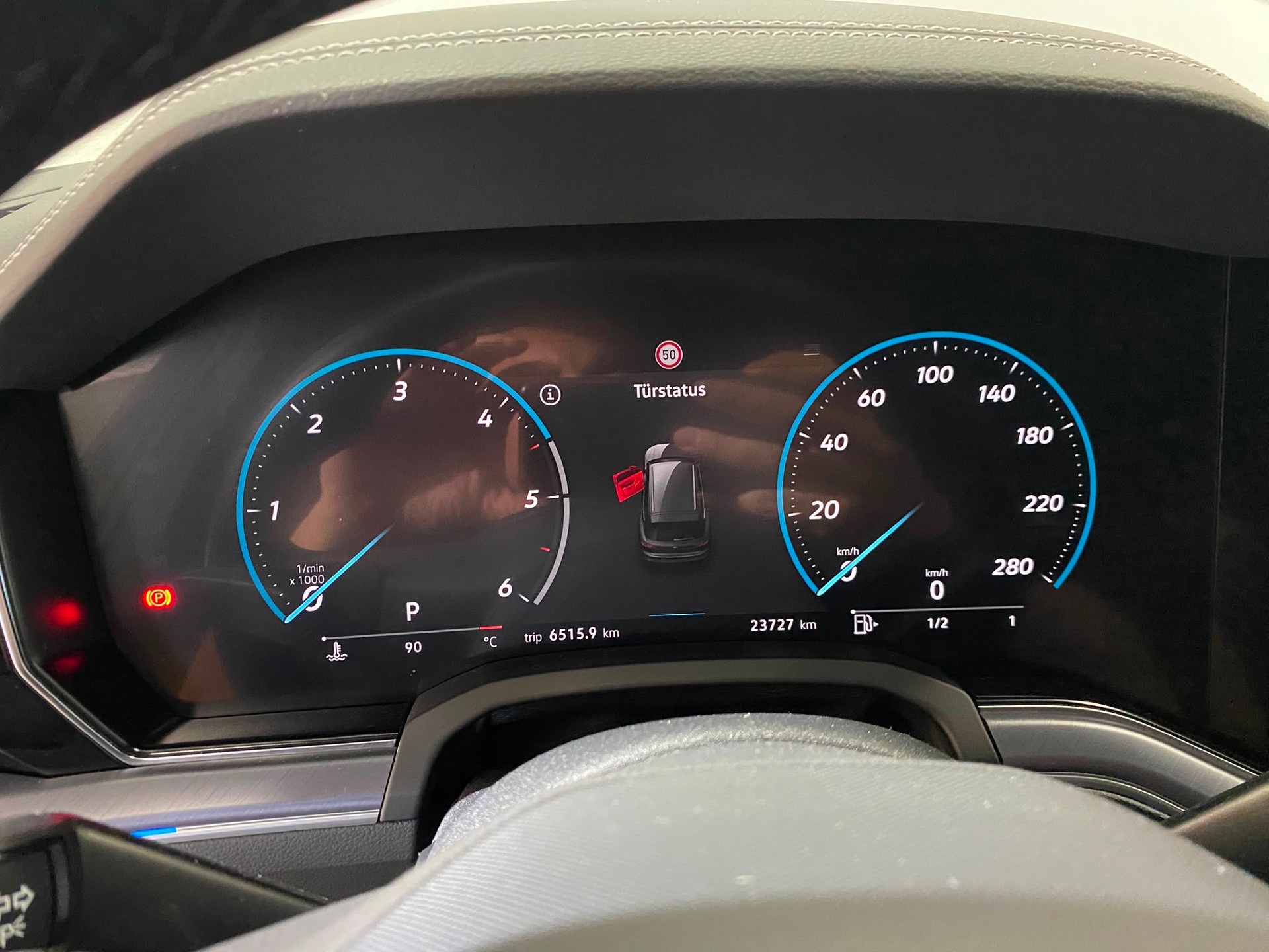 VW Touareg 3.0 TDI R-Line Tiptronic-image-12