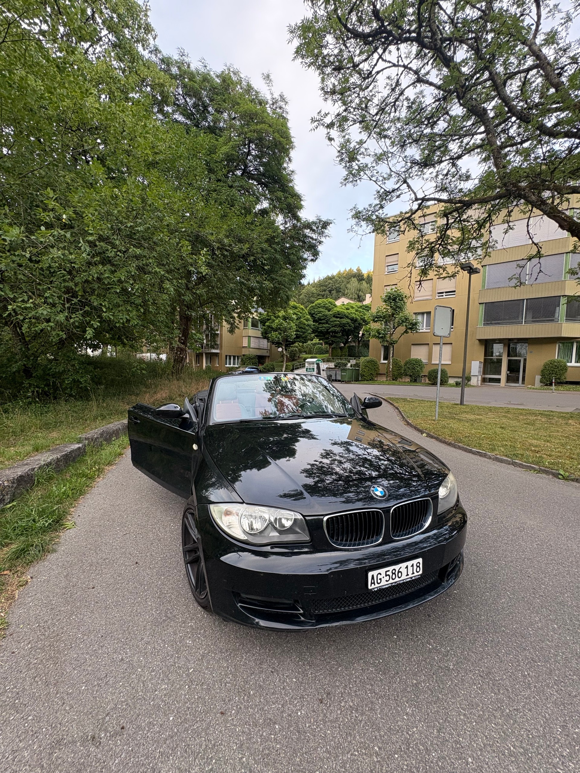 BMW 120i-image-1