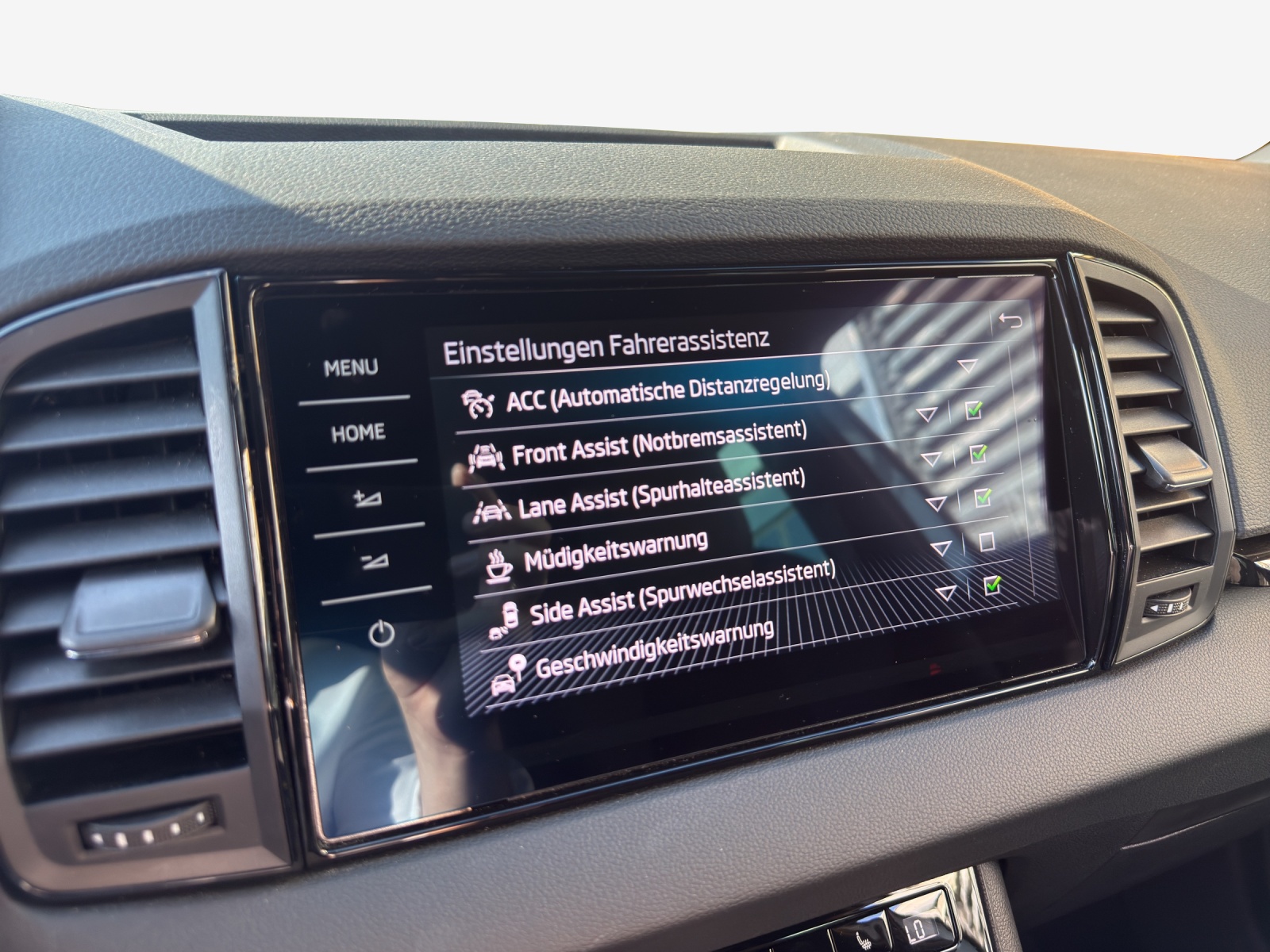 SKODA Karoq 2.0 TSI SportLine 4x4 DSG-image-15