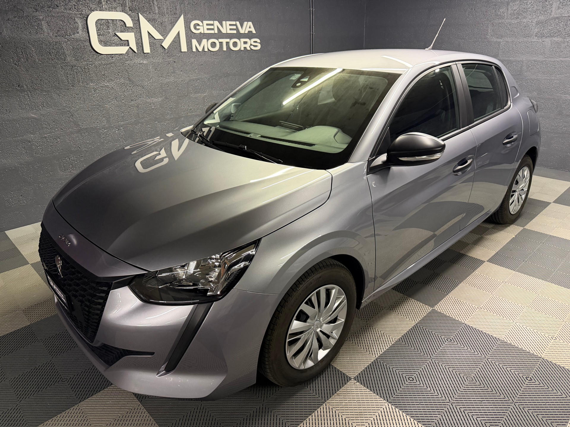 PEUGEOT 208 1.2 Like-image-0