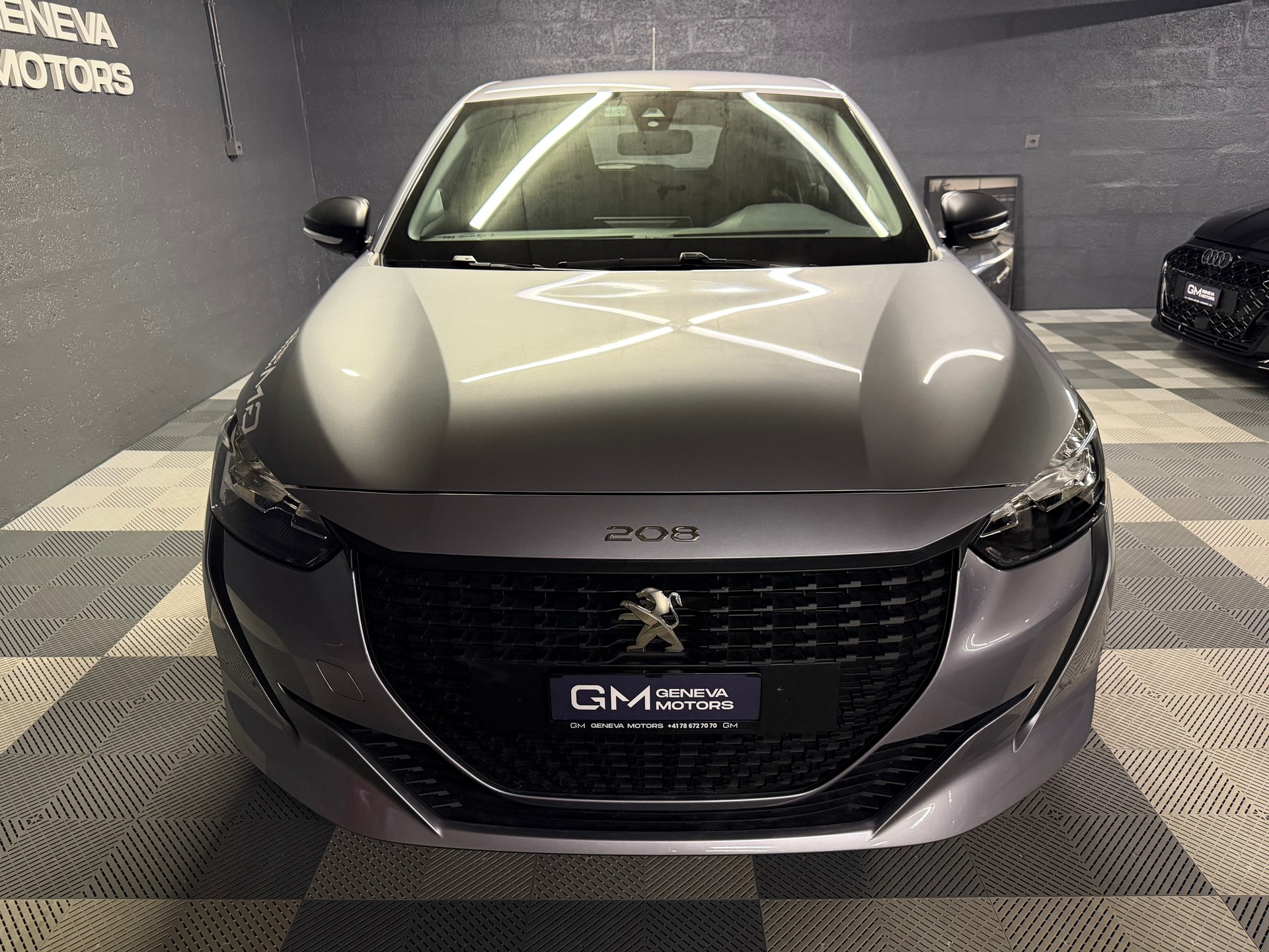 PEUGEOT 208 1.2 Like-image-1