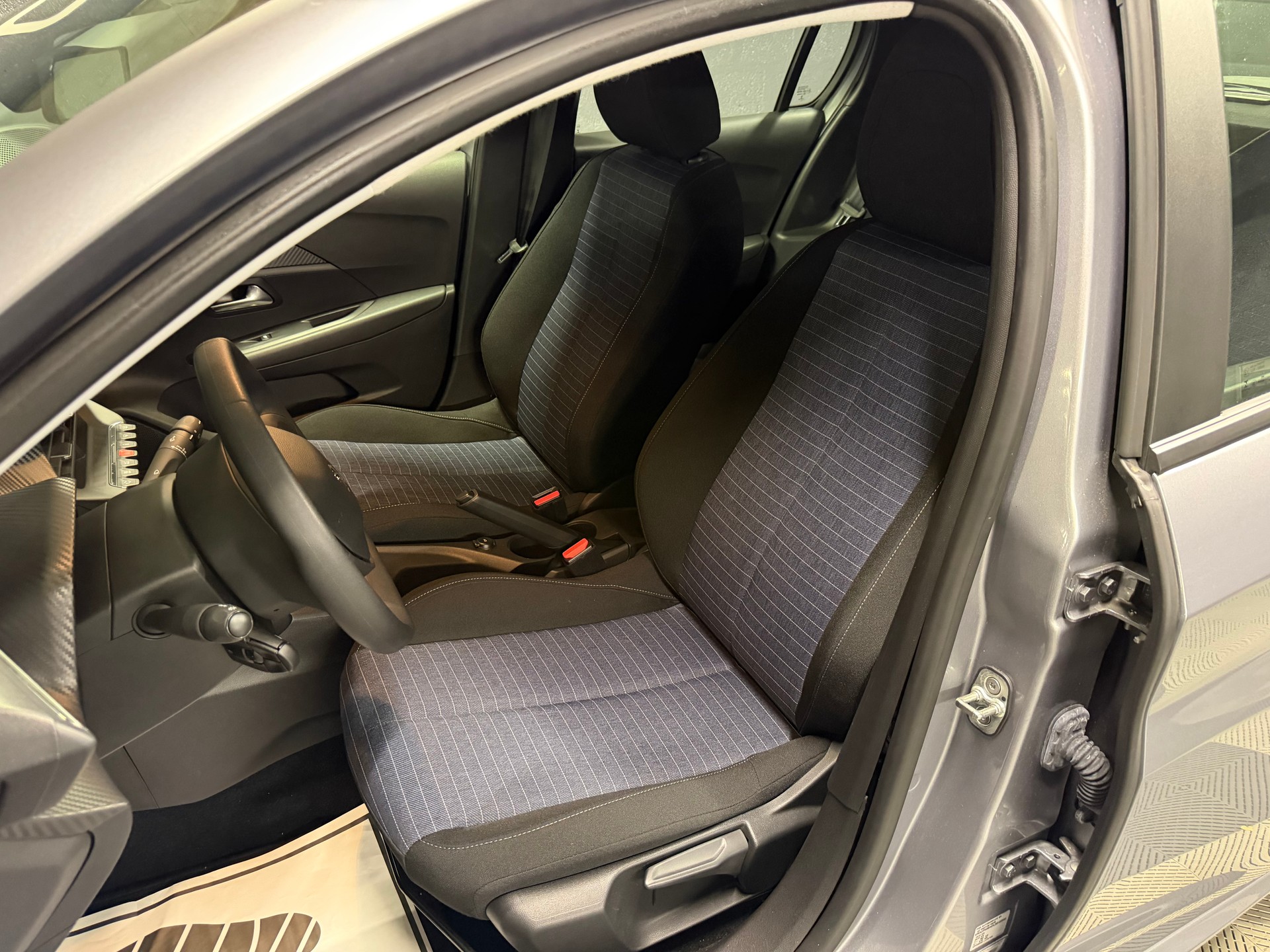 PEUGEOT 208 1.2 Like-image-6