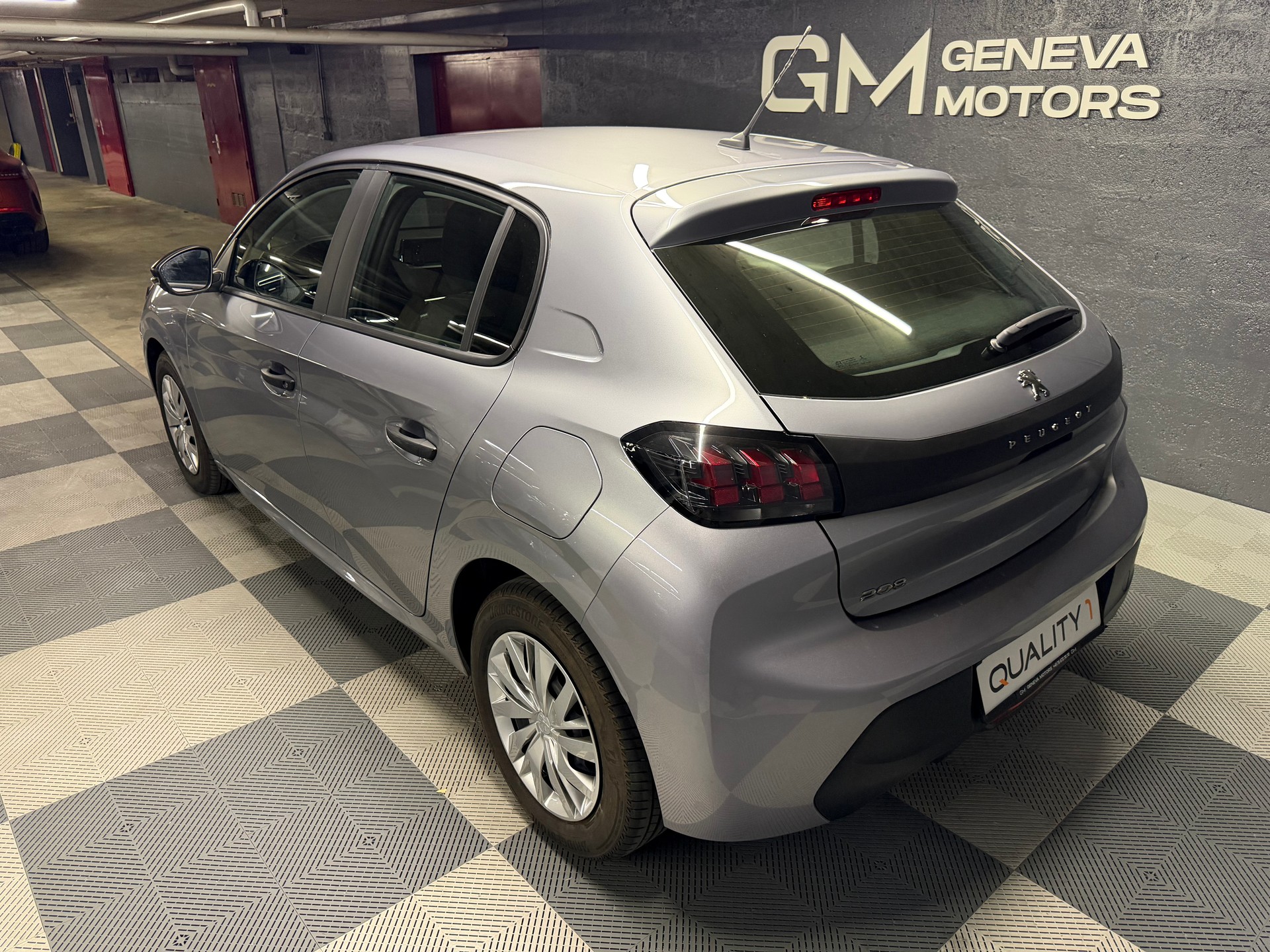 PEUGEOT 208 1.2 Like-image-4