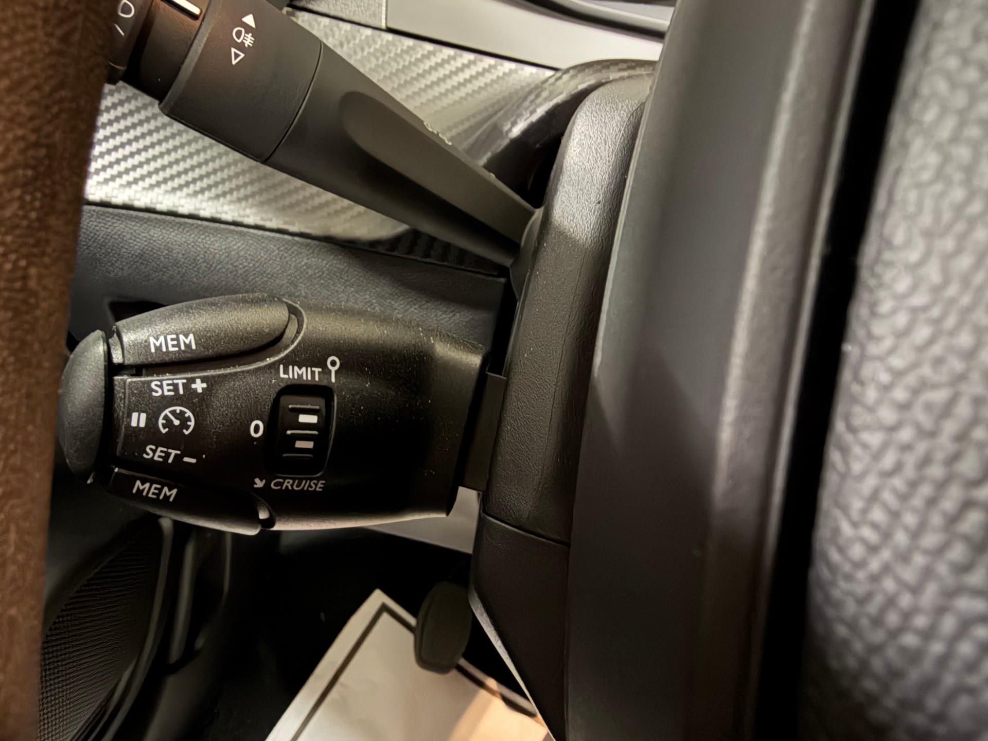 PEUGEOT 208 1.2 Like-image-13