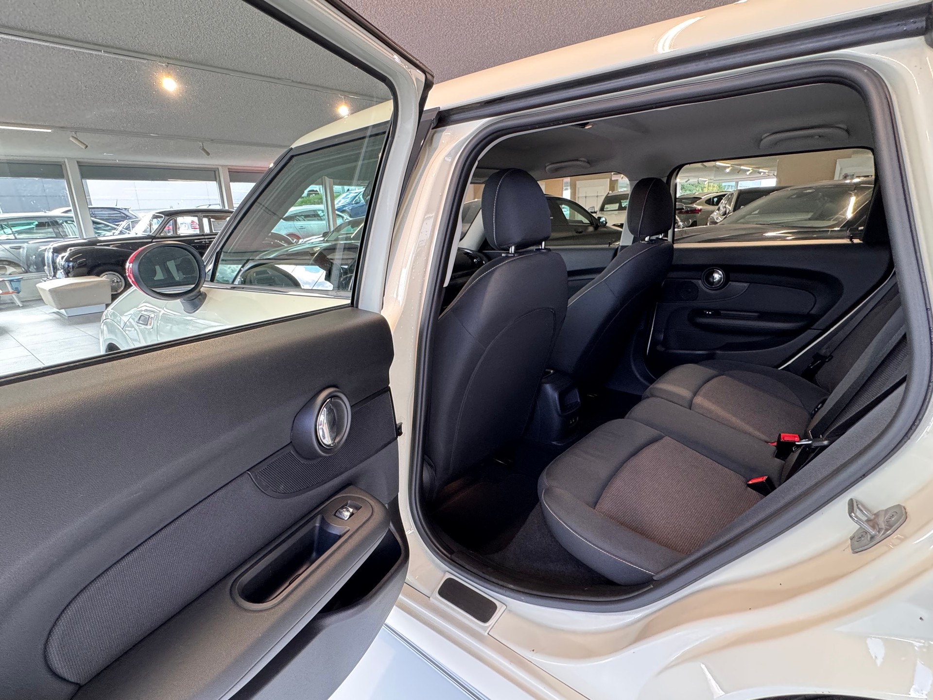 MINI Clubman Cooper D Steptronic-image-26