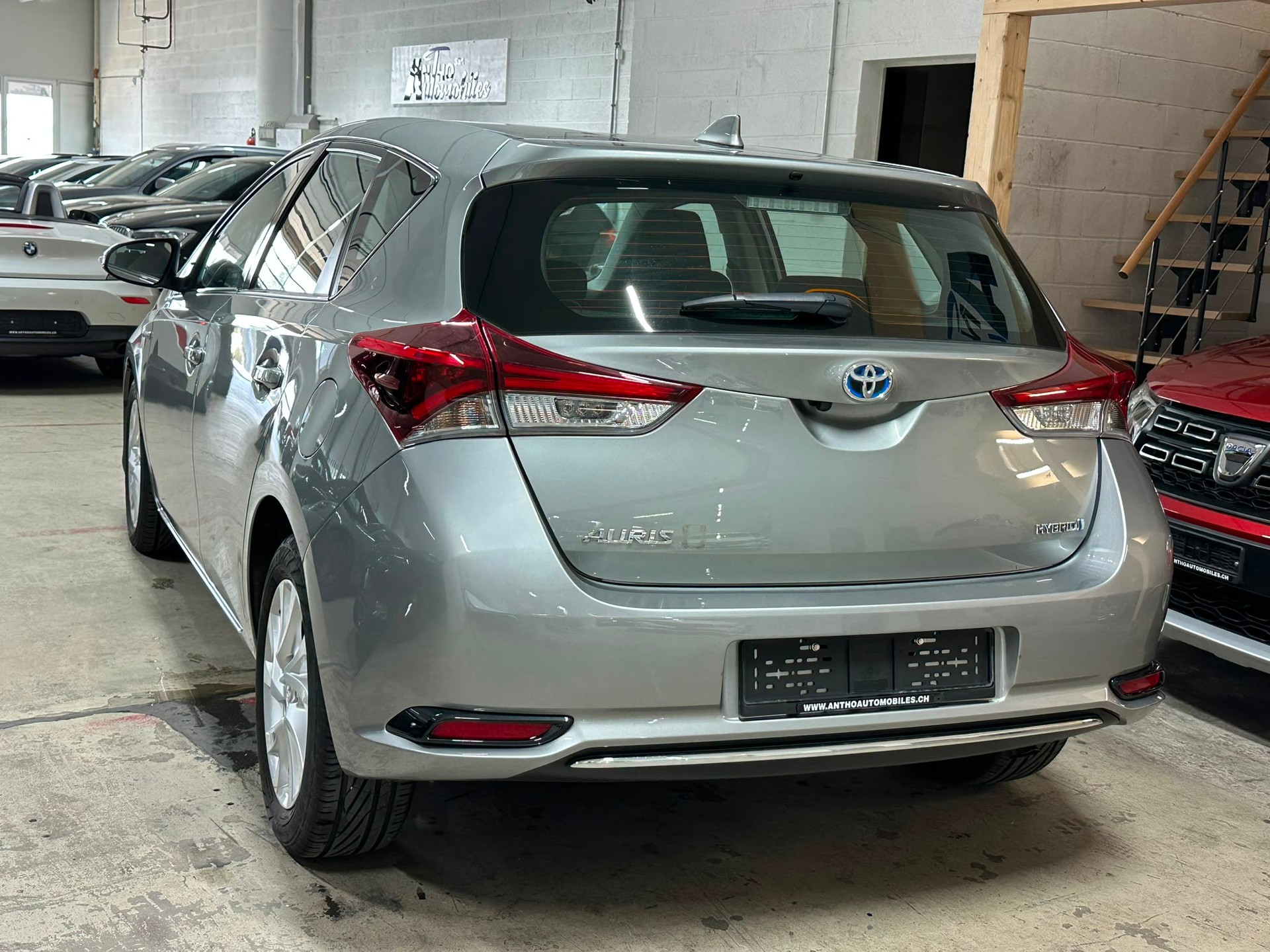 TOYOTA Auris 1.8 HSD Comfort e-CVT-image-4