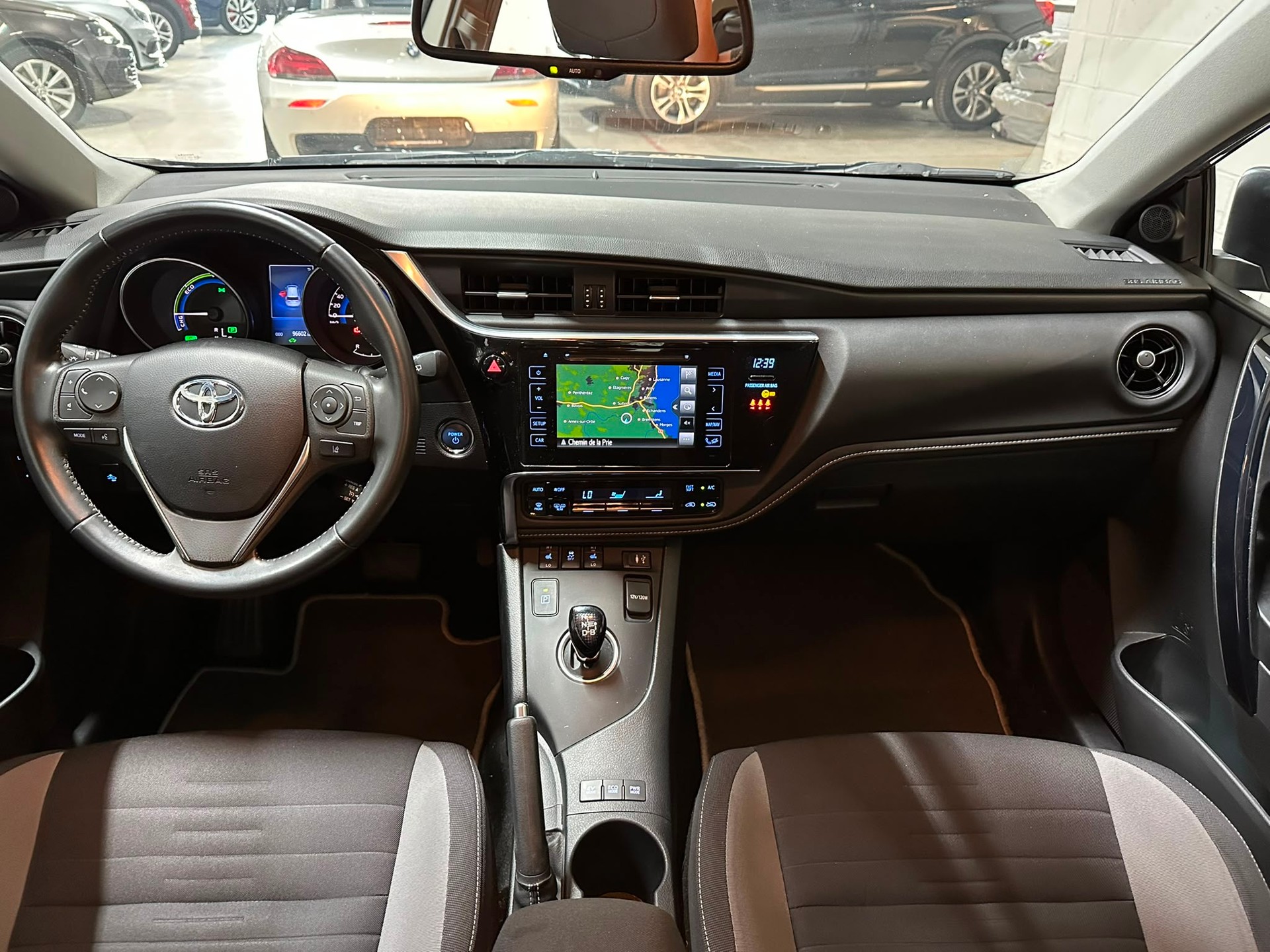 TOYOTA Auris 1.8 HSD Comfort e-CVT-image-7